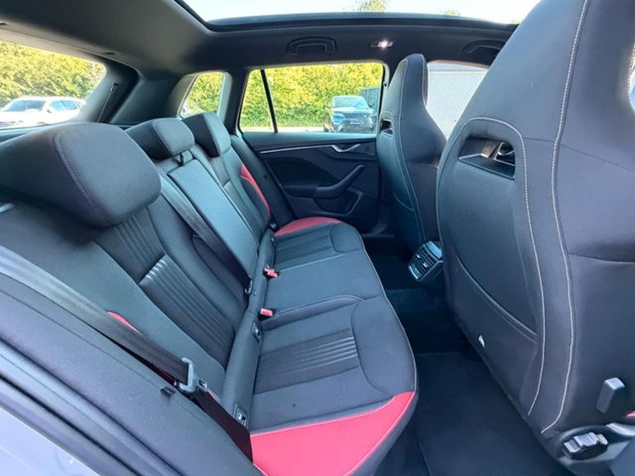 Skoda Kamiq Kamiq 1,5TSi 6-Gang Monte Carlo Navi Key Kamera (2022) - Photo 14