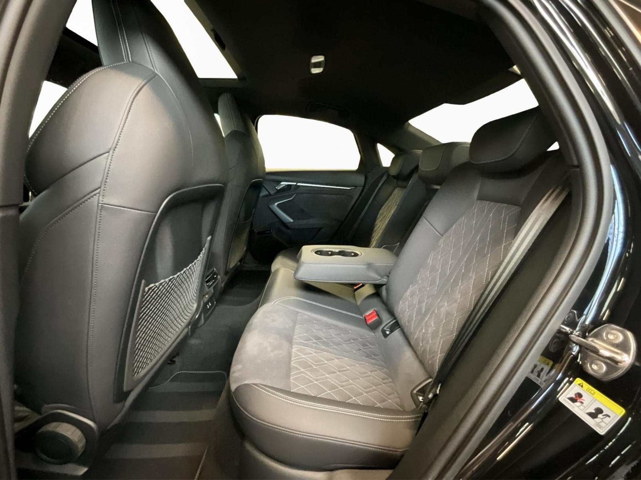 Audi S3 Limo+quattro+S-tronic+Led+P.Navi+P.Confort+Pano+LM19 (2025) - Foto 20