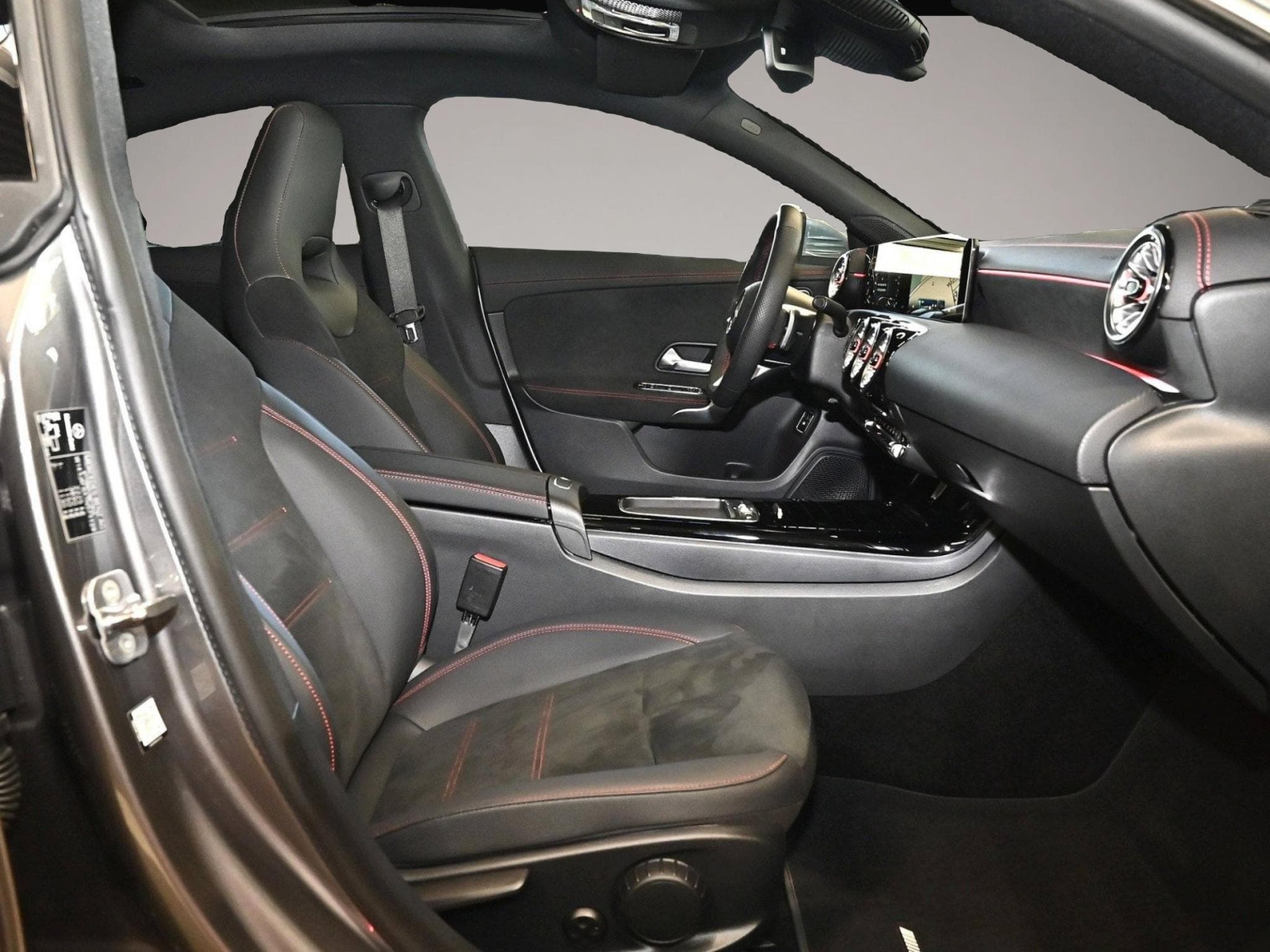 Mercedes GLA 200 (2025) - Photo 2
