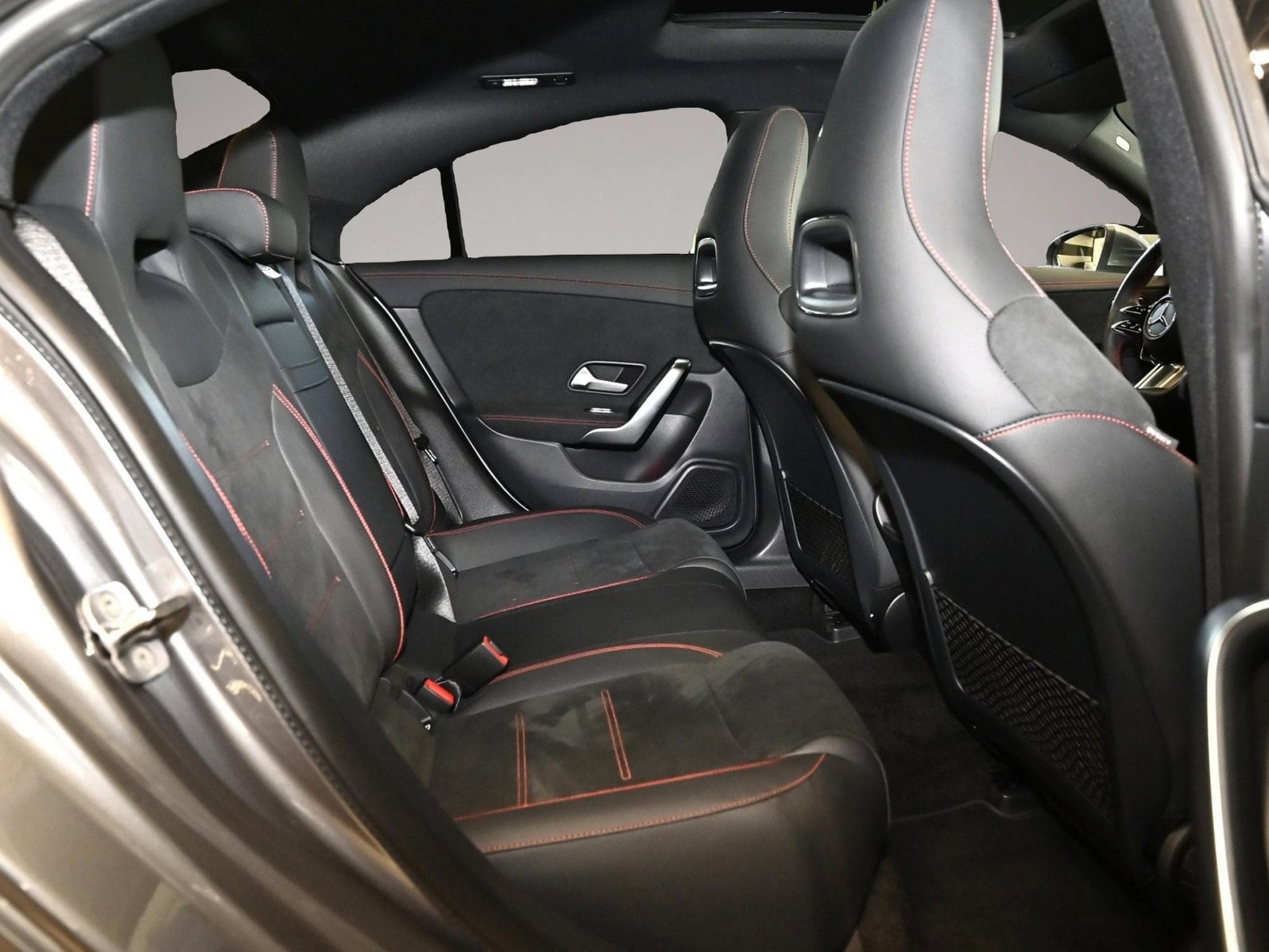 Mercedes GLA 200 (2025) - Photo 4
