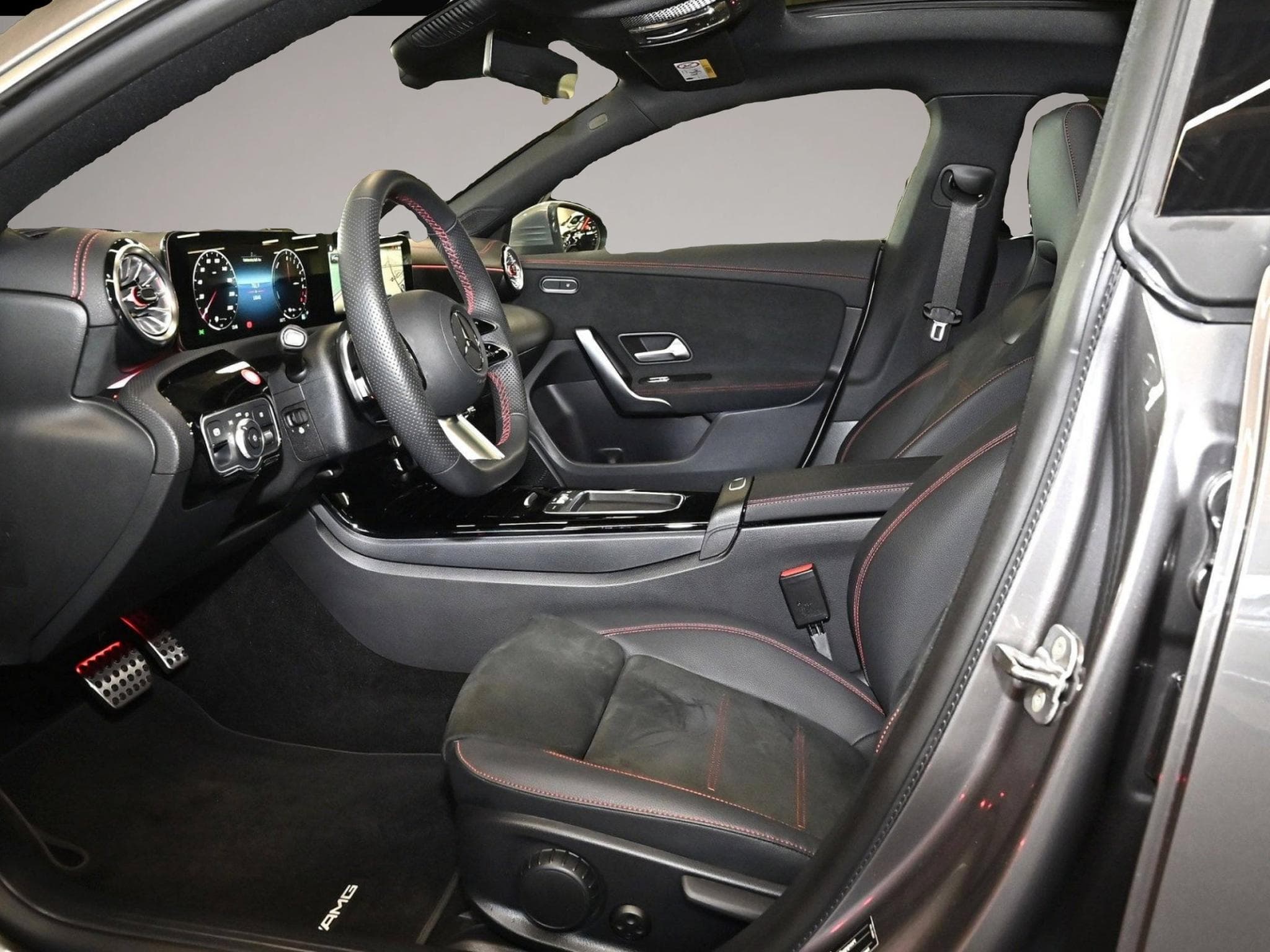 Mercedes GLA 200 (2025) - Photo 6