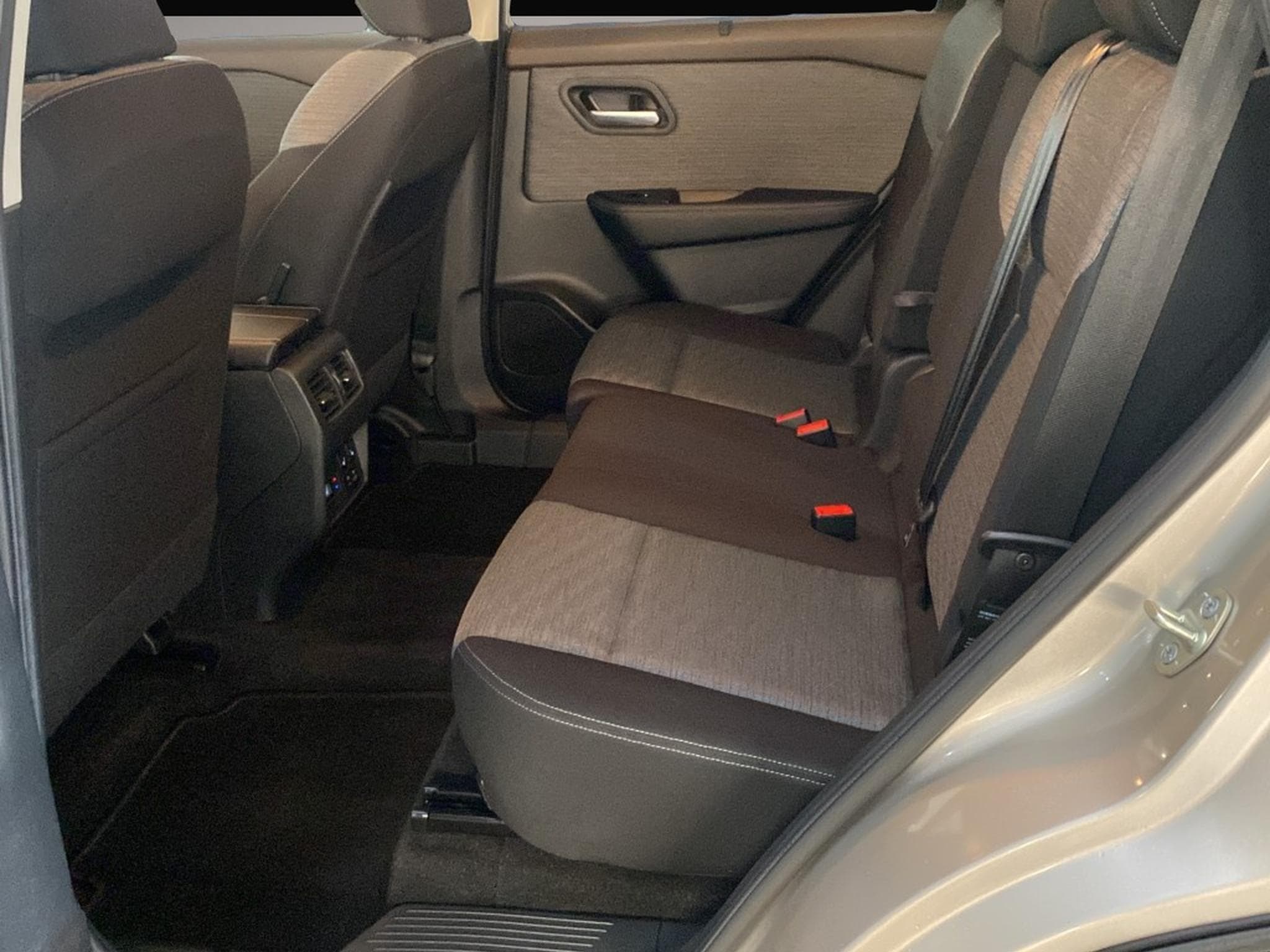 Nissan X-Trail (2024) - Photo 4