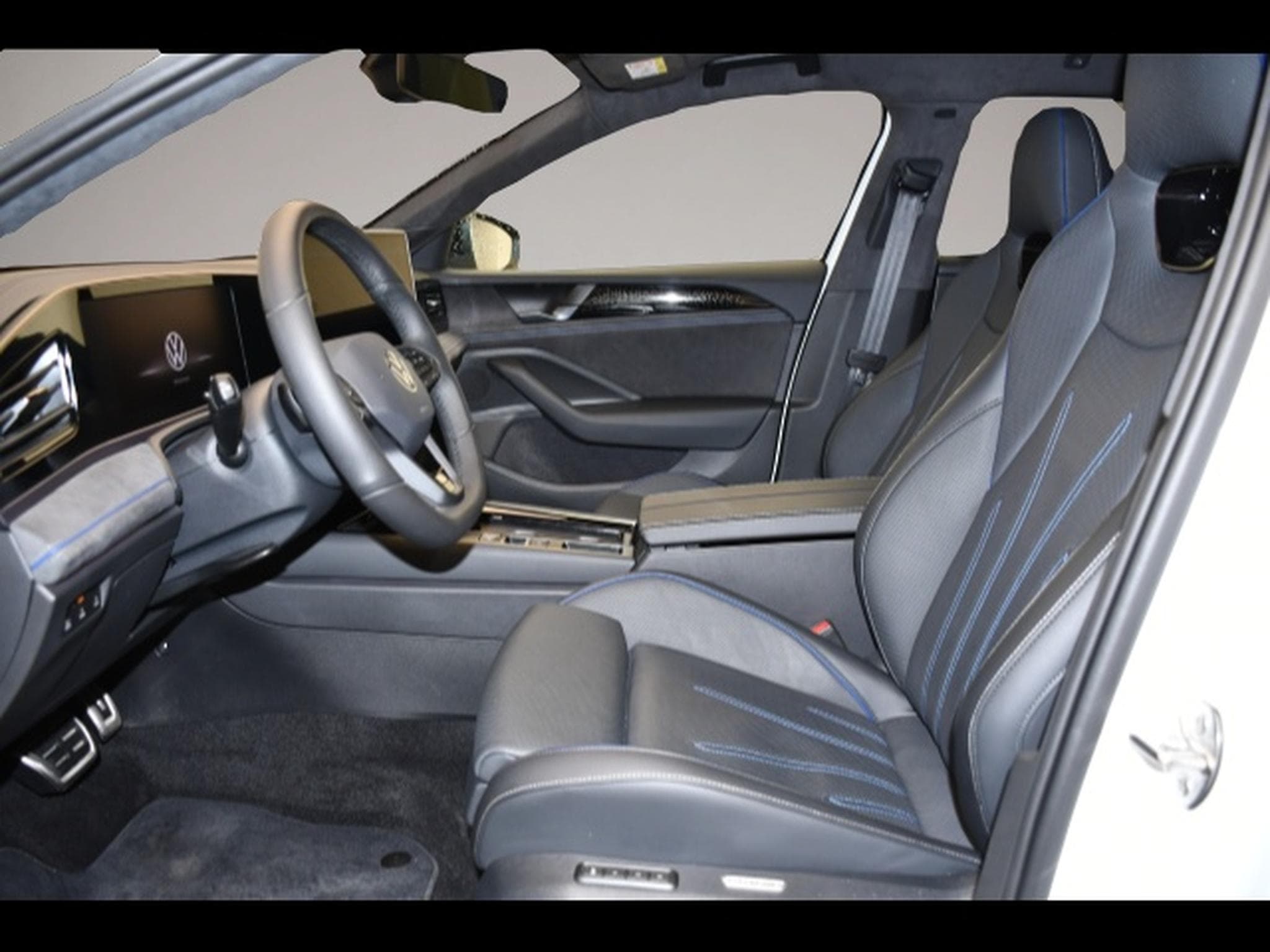 VW Passat (2025) - Photo 3