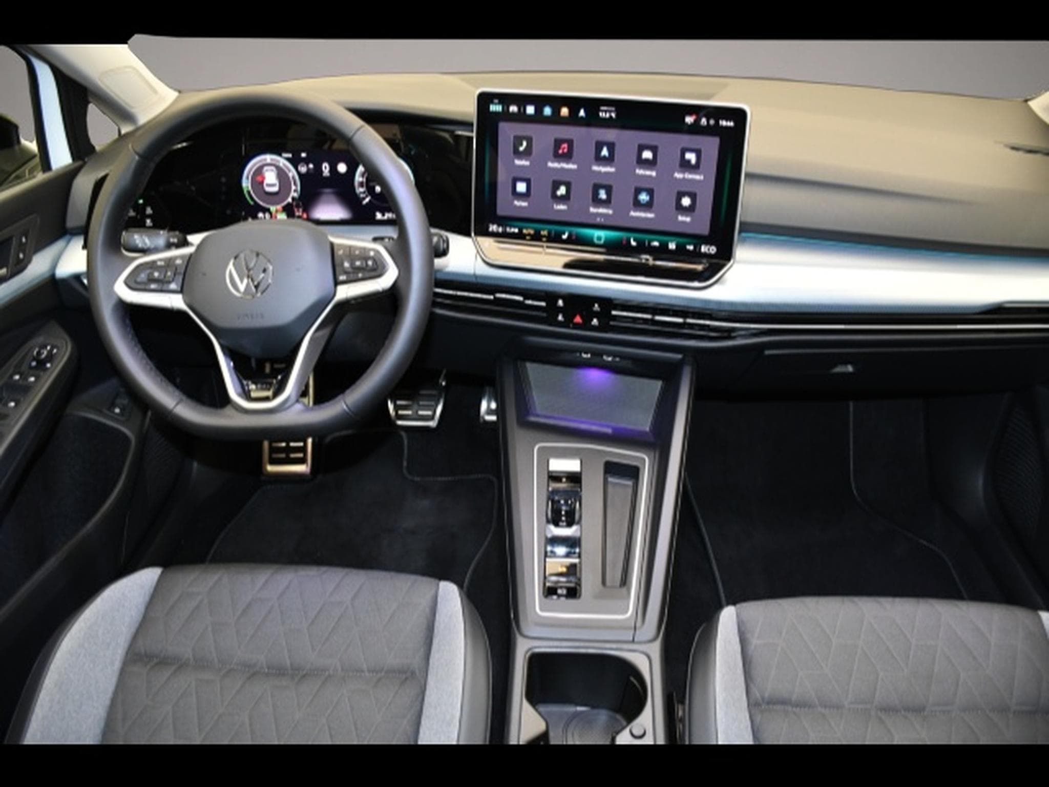 VW Golf (2025) - Photo 4