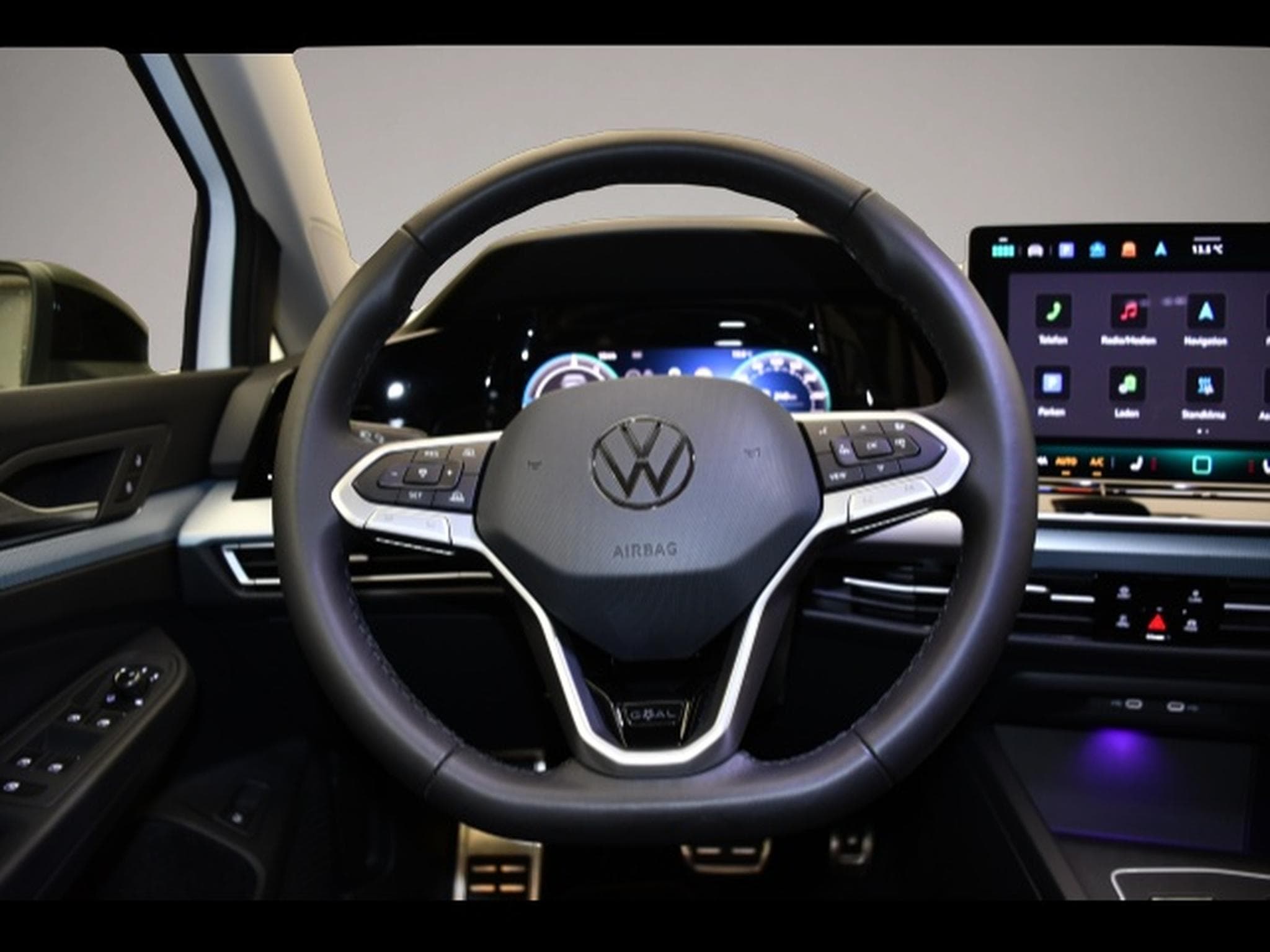 VW Golf (2025) - Photo 5