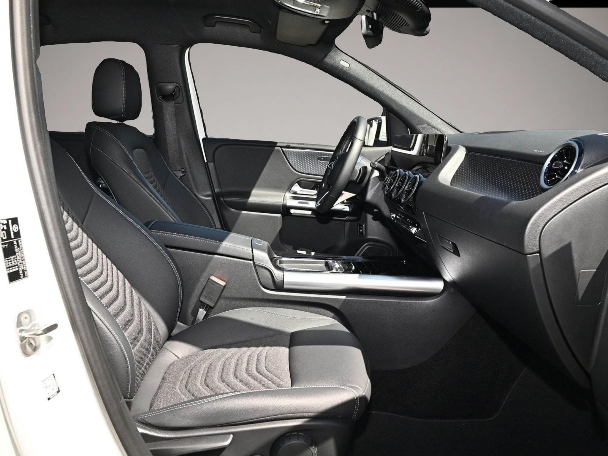 Mercedes 250 (2024) - Photo 2
