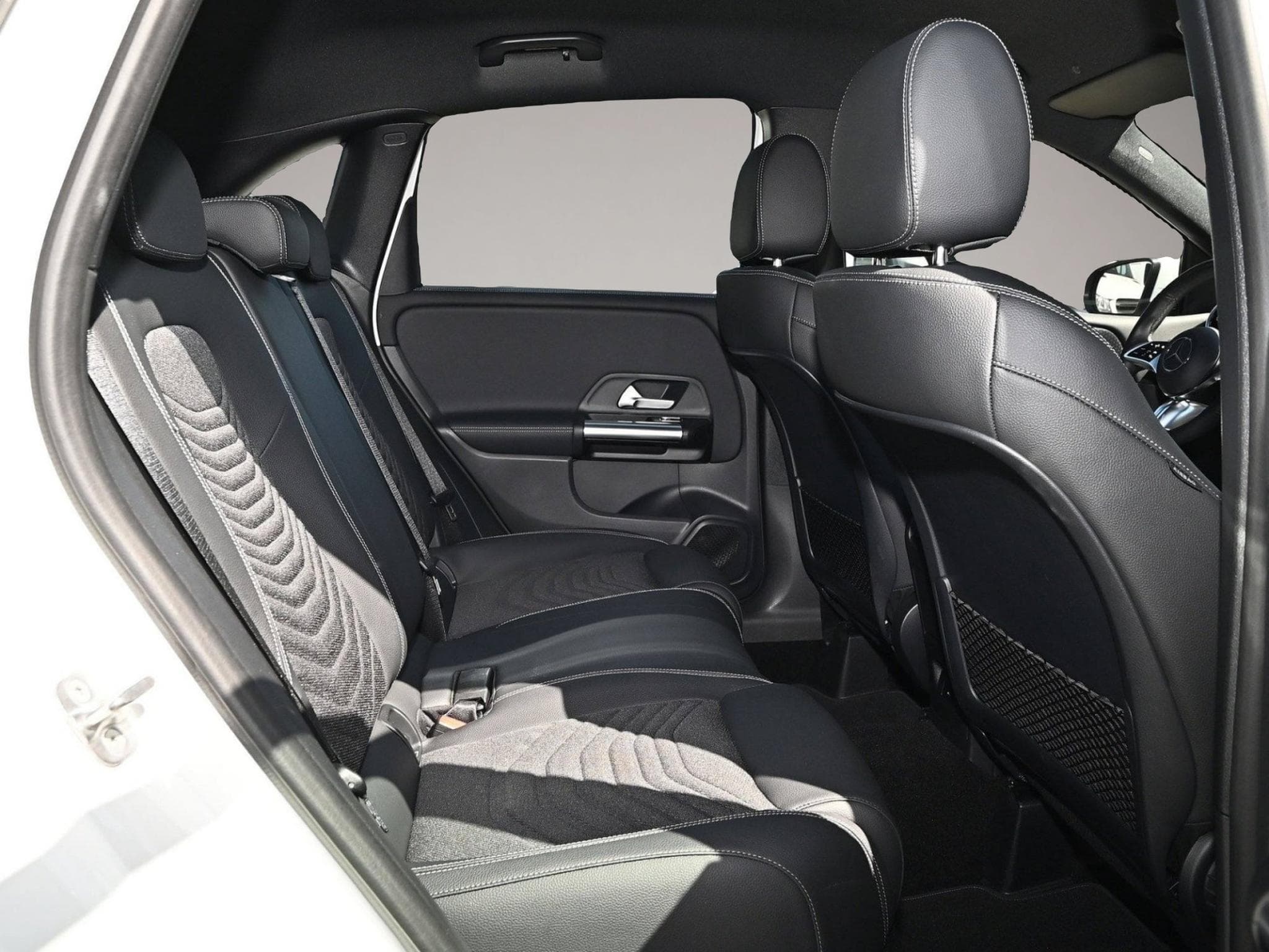 Mercedes 250 (2024) - Photo 4