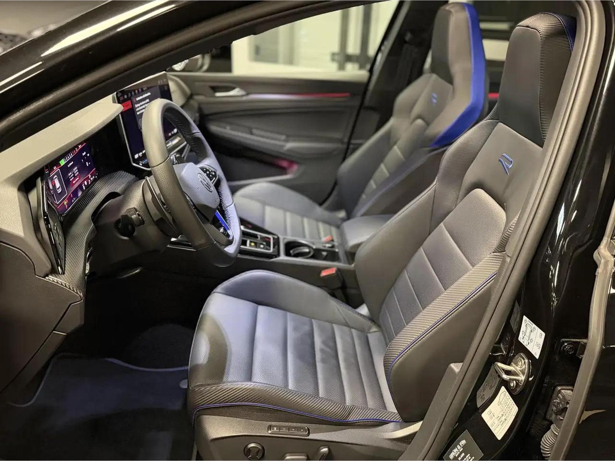 VW Golf (2025) - Photo 11