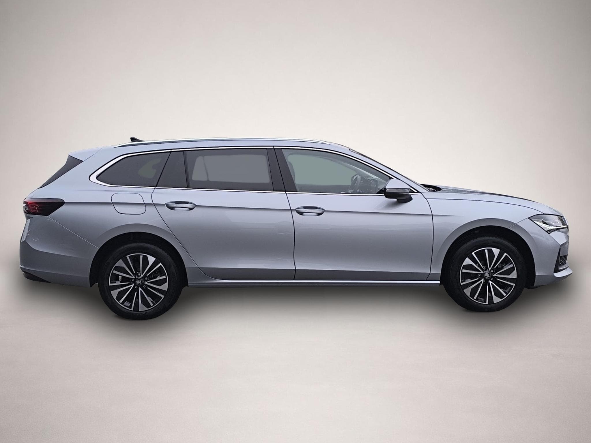 Skoda Superb (2025) - Photo 8