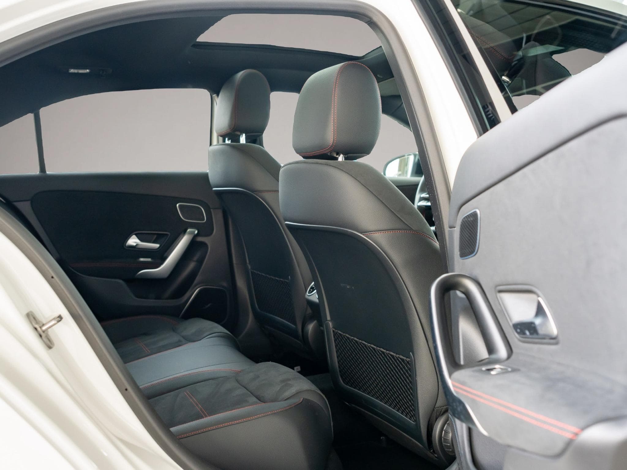 Mercedes 250 (2025) - Foto 4