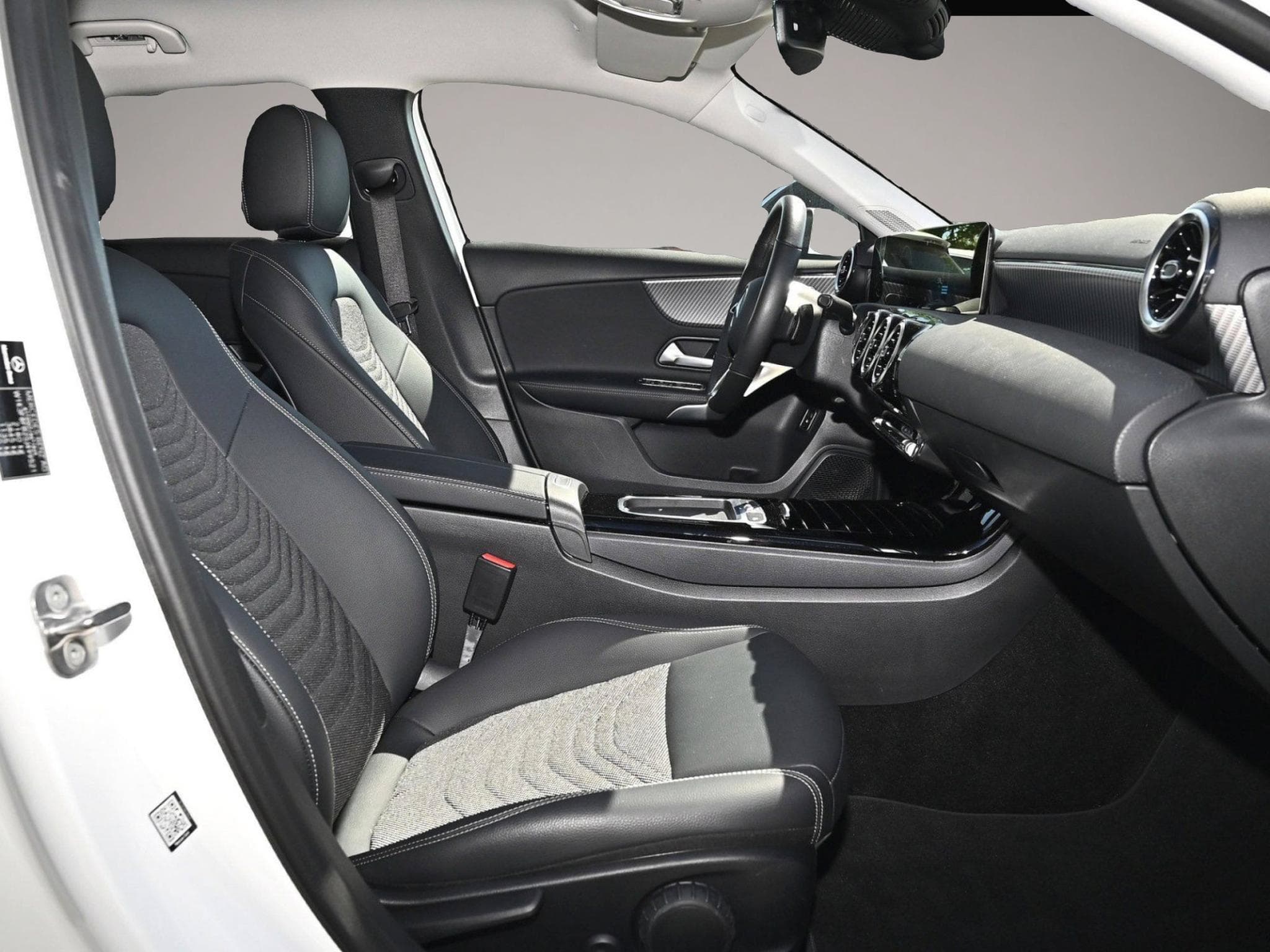 Mercedes 250 (2025) - Photo 2