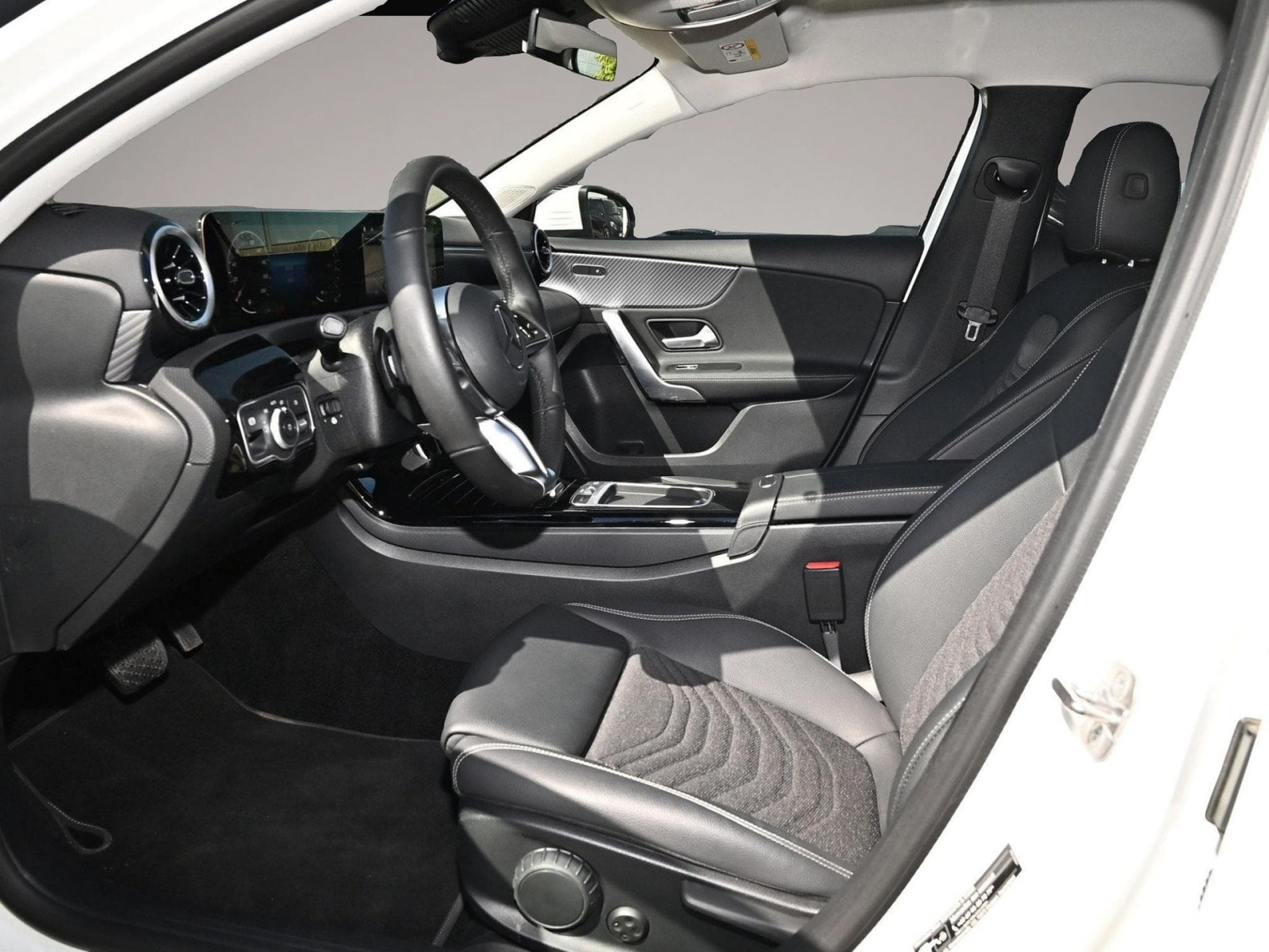 Mercedes 250 (2025) - Photo 6