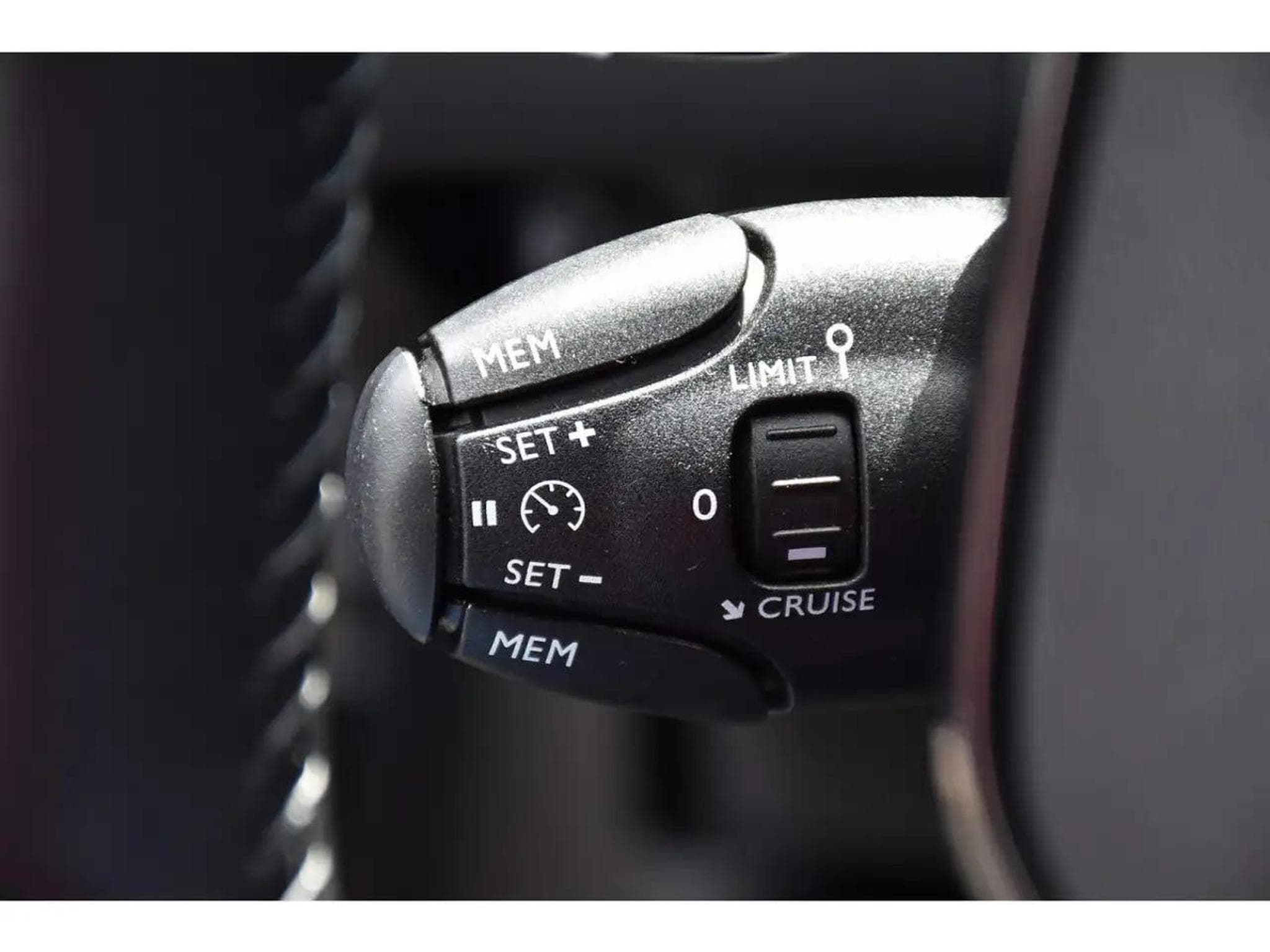 Peugeot 2008 (2025) - Photo 14
