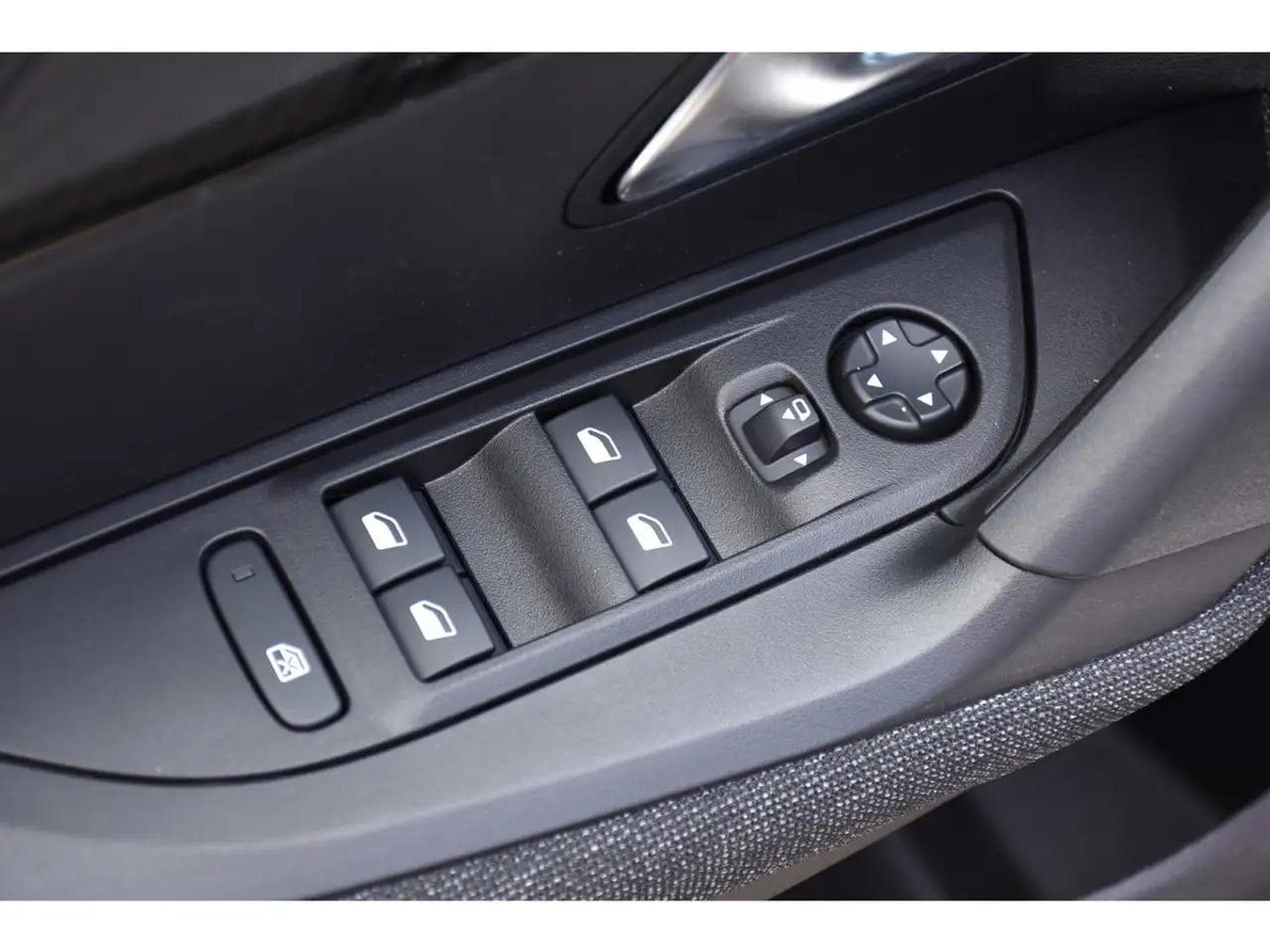 Peugeot 2008 (2025) - Photo 15