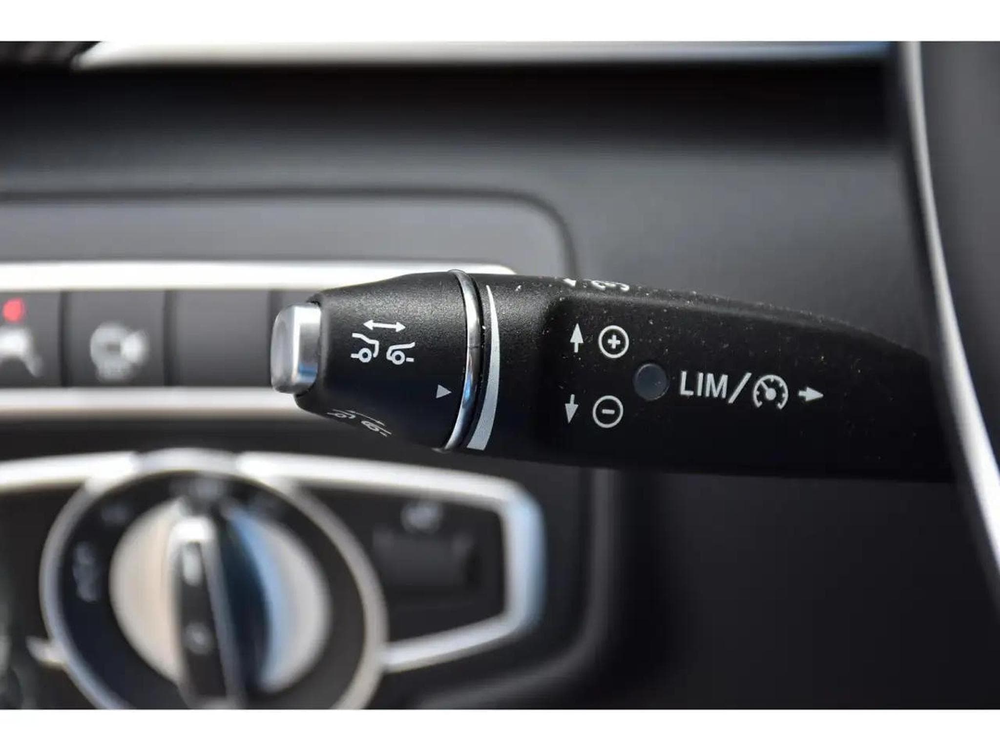 Mercedes 300 (2023) - Foto 23