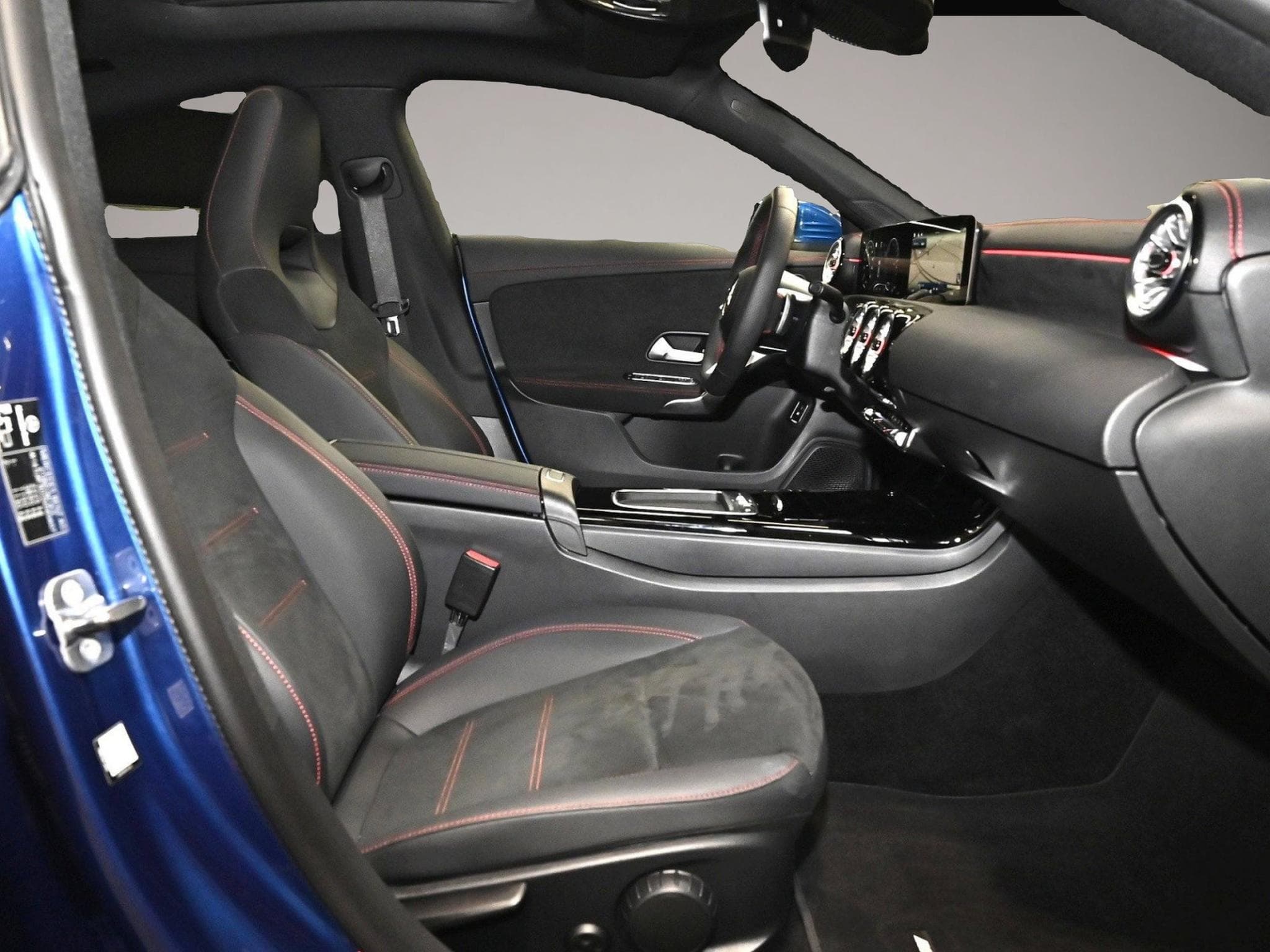 Mercedes GLA 200 (2025) - Photo 2