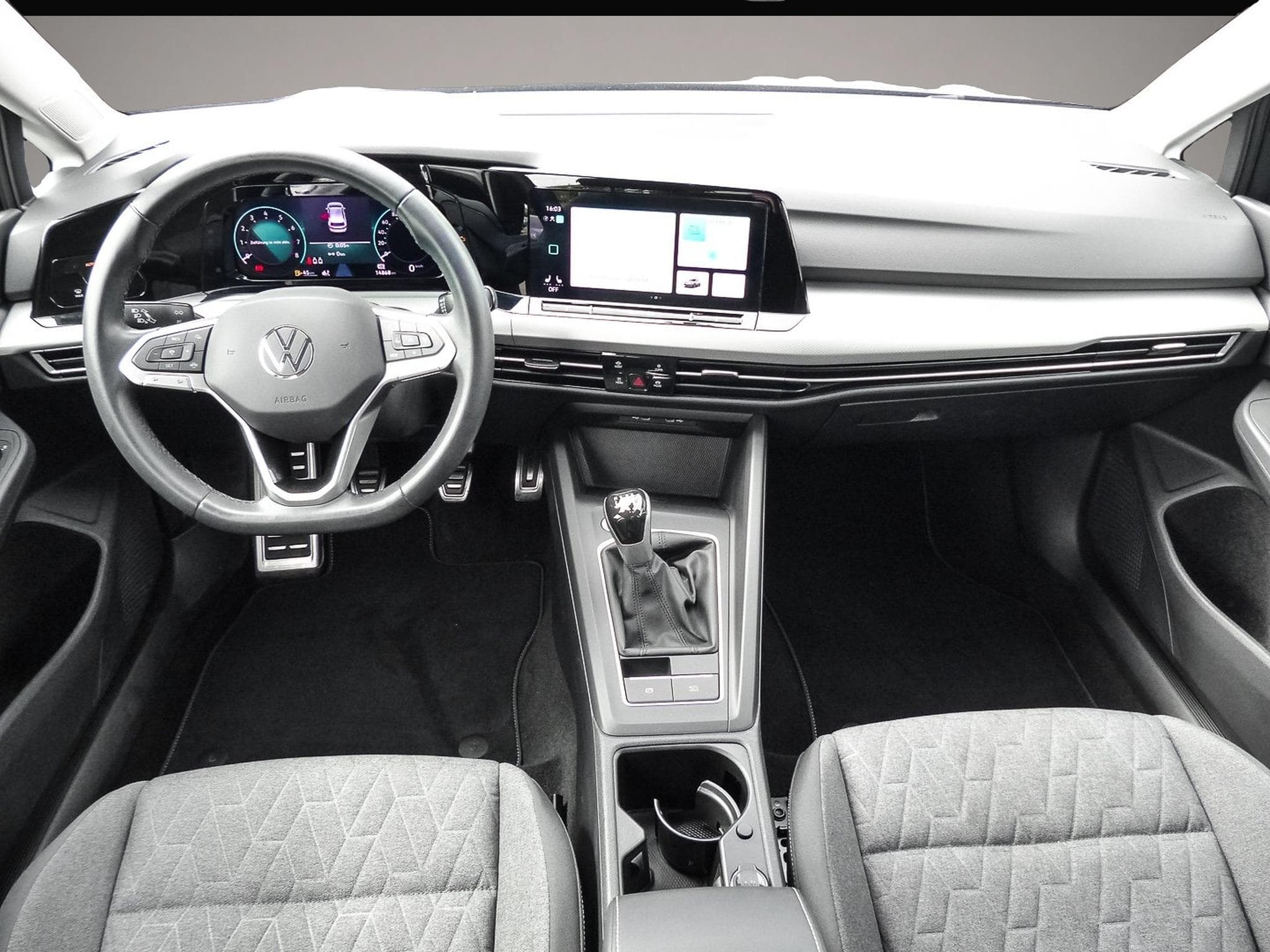 VW Golf (2024) - Photo 8