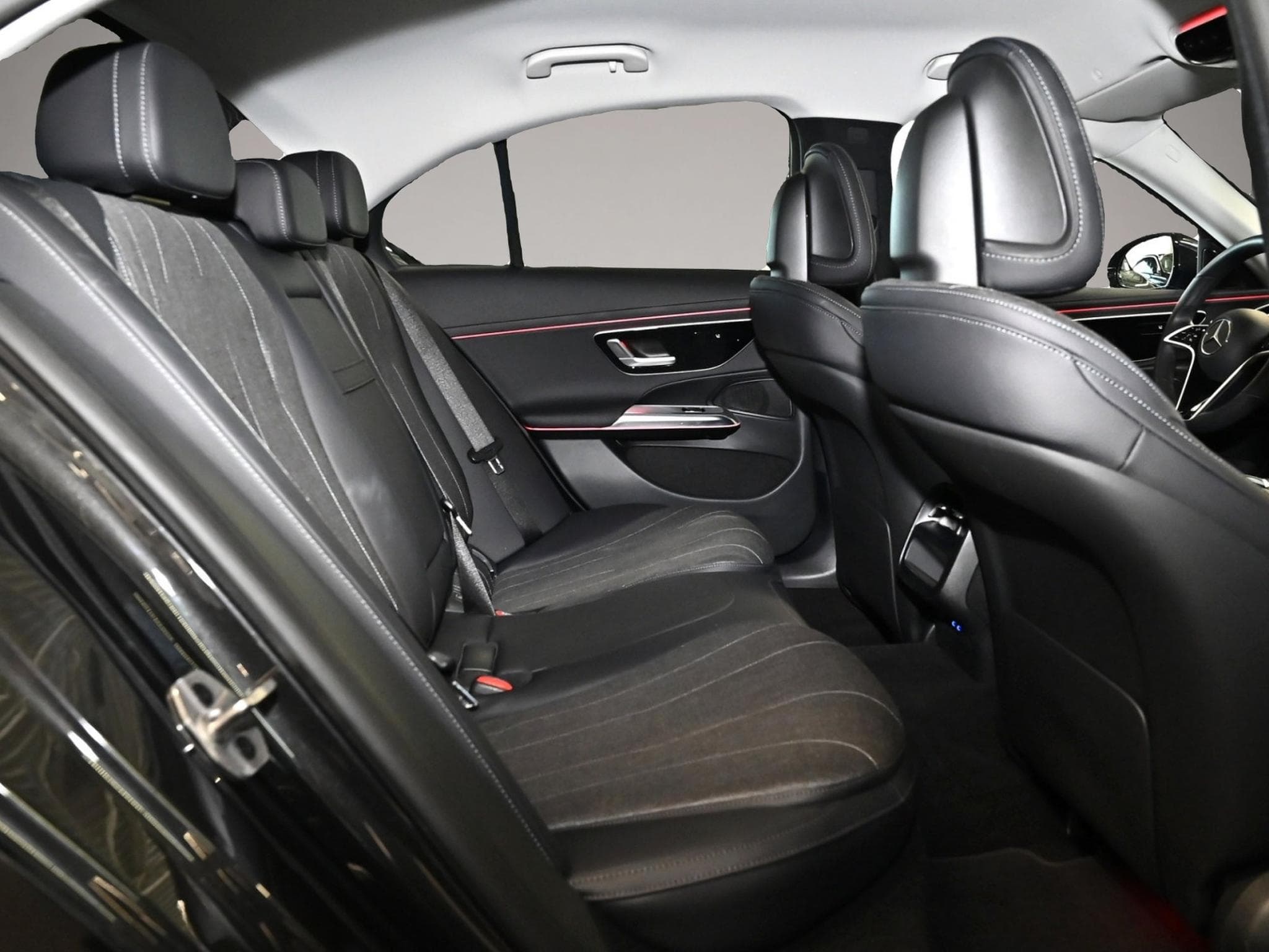 Mercedes 300 (2024) - Foto 4