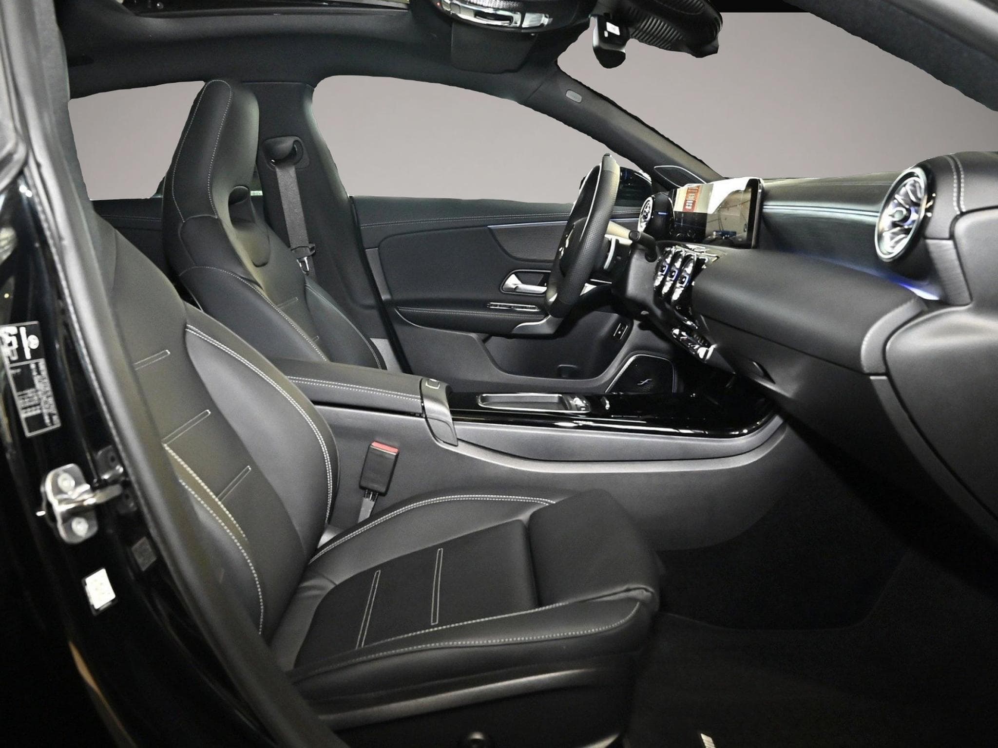 Mercedes GLA 200 (2025) - Photo 2