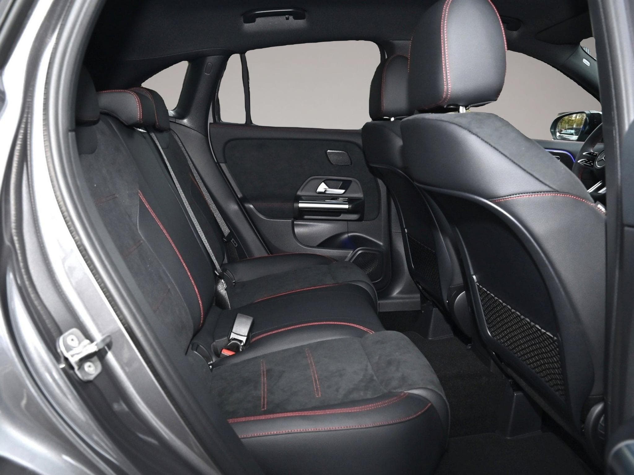 Mercedes GLA 200 (2025) - Photo 4