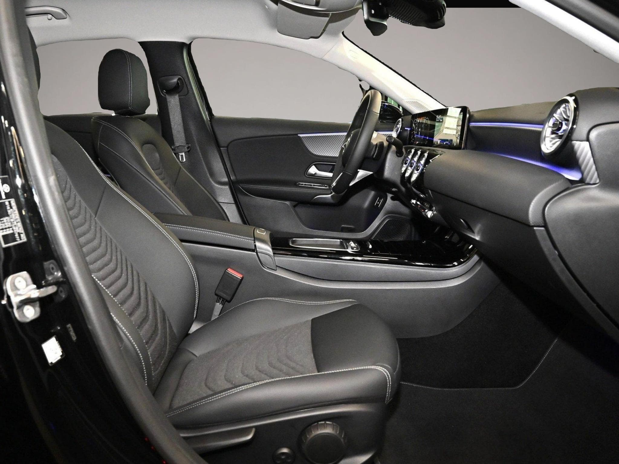 Mercedes GLA 200 (2025) - Photo 2