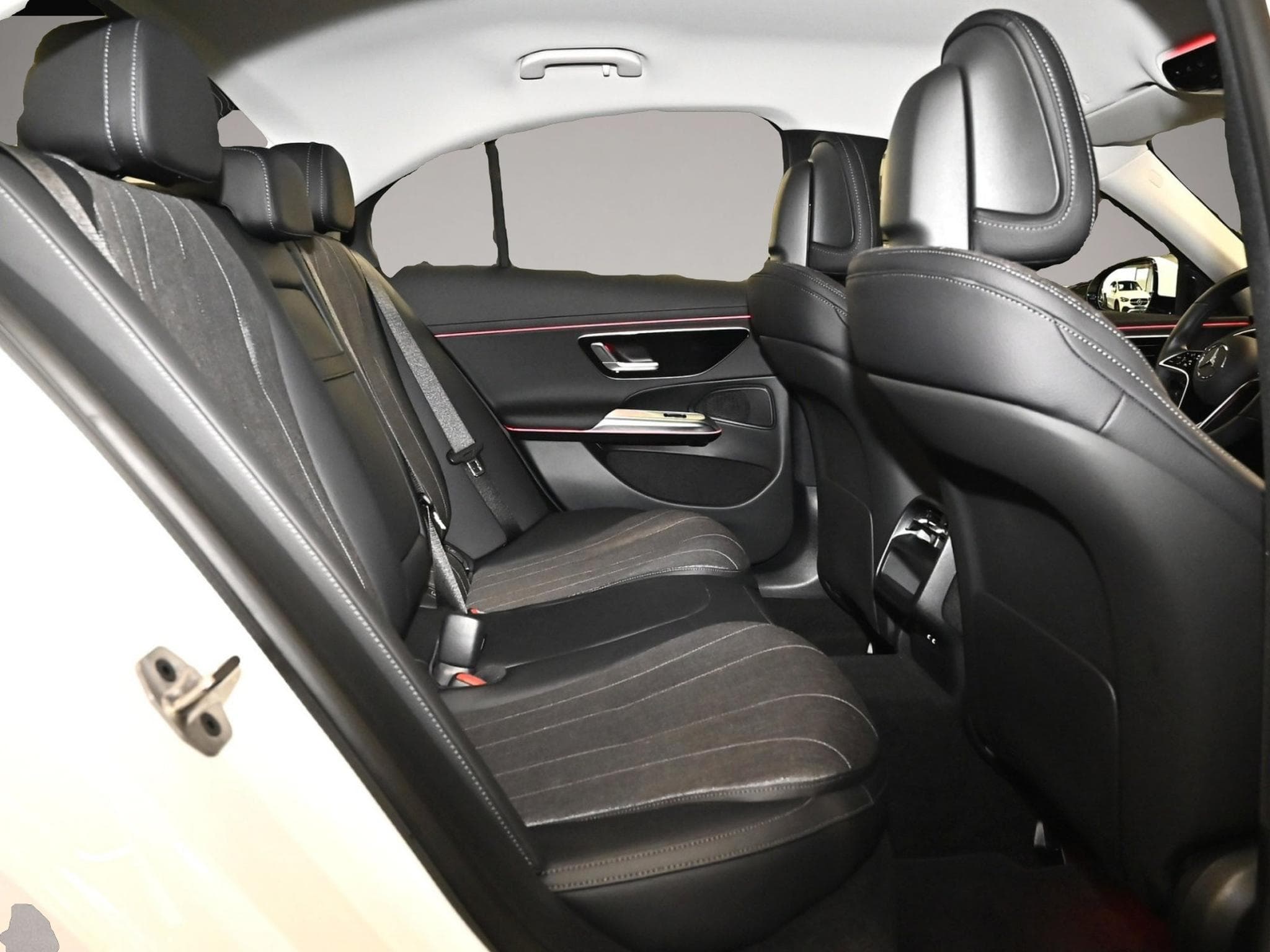 Mercedes 300 (2024) - Foto 4