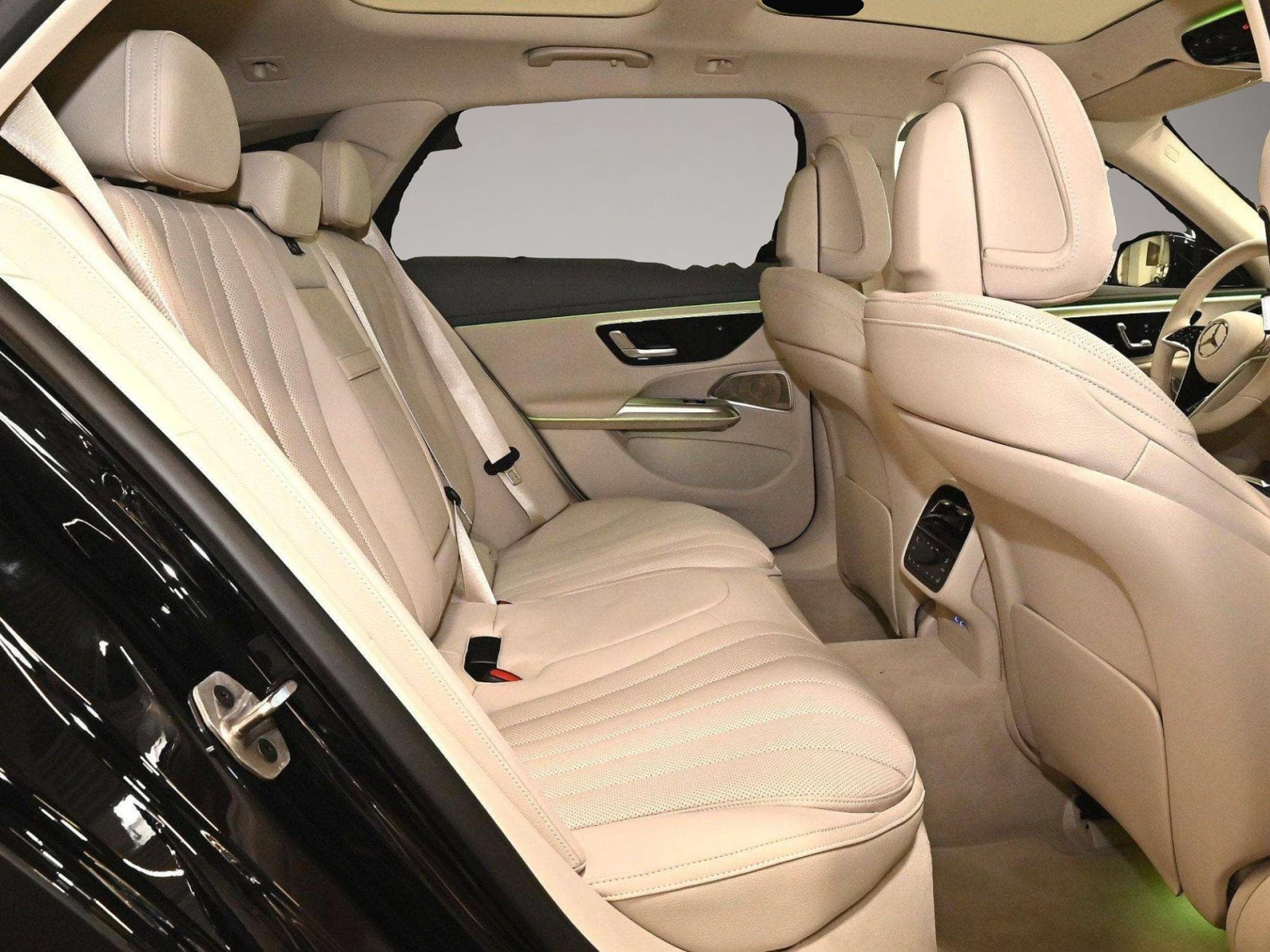 Mercedes 300 (2025) - Foto 4