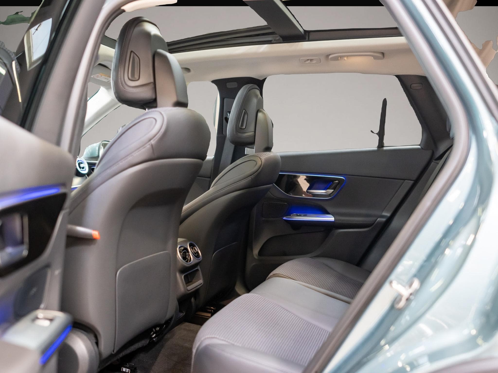 Mercedes GLA 200 (2024) - Photo 4