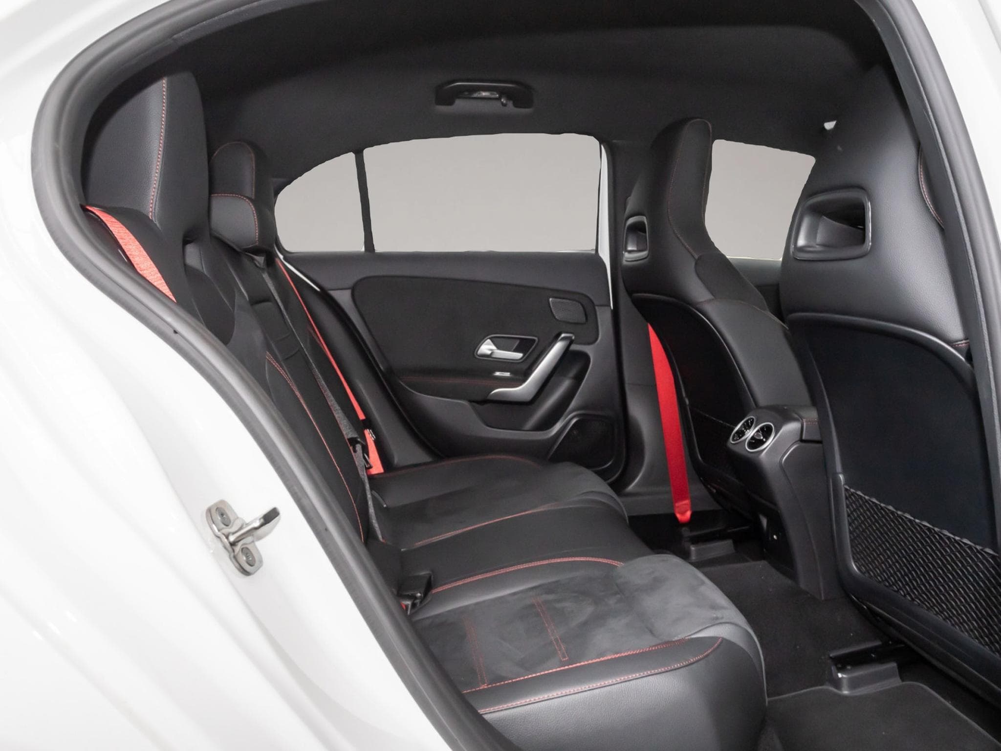 Mercedes C 63 AMG (2025) - Photo 4