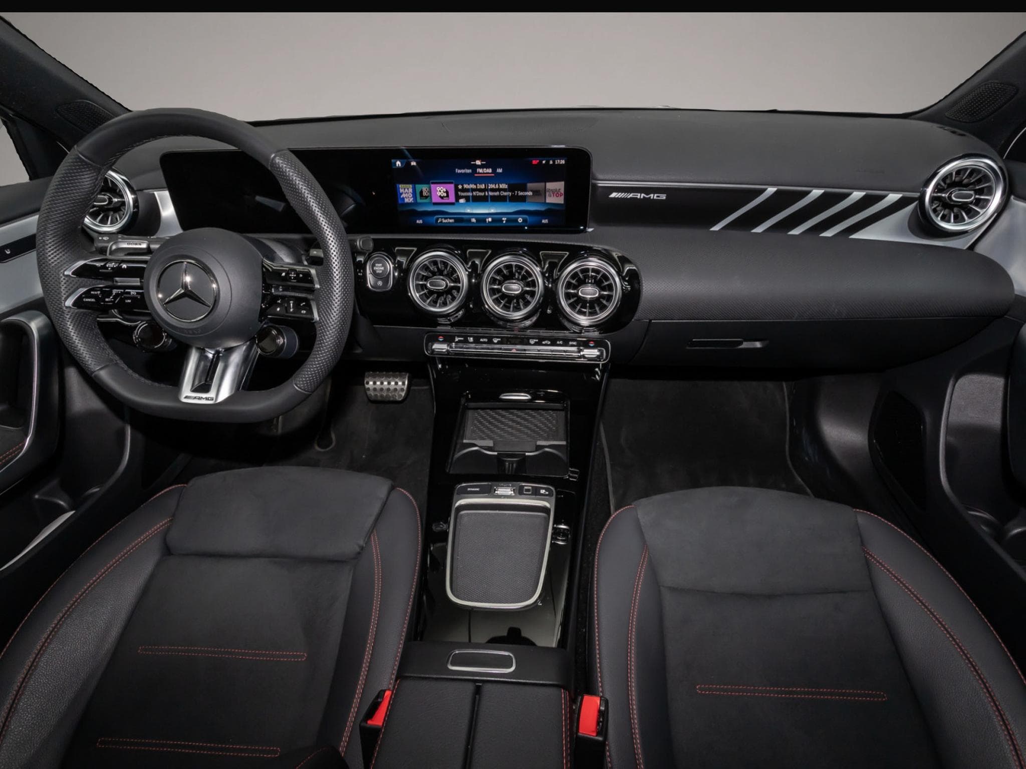 Mercedes C 63 AMG (2025) - Photo 5