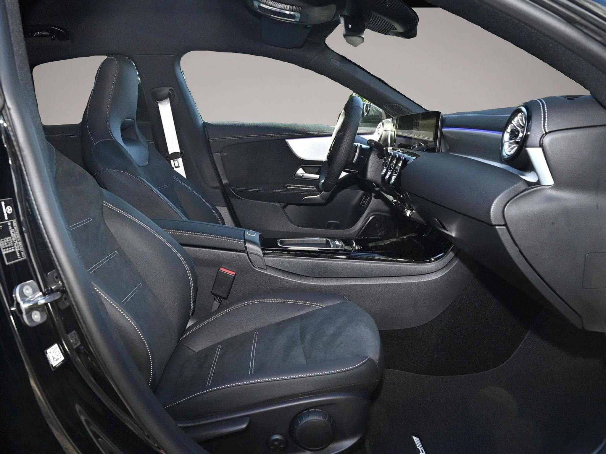 Mercedes GLA 200 (2025) - Photo 2