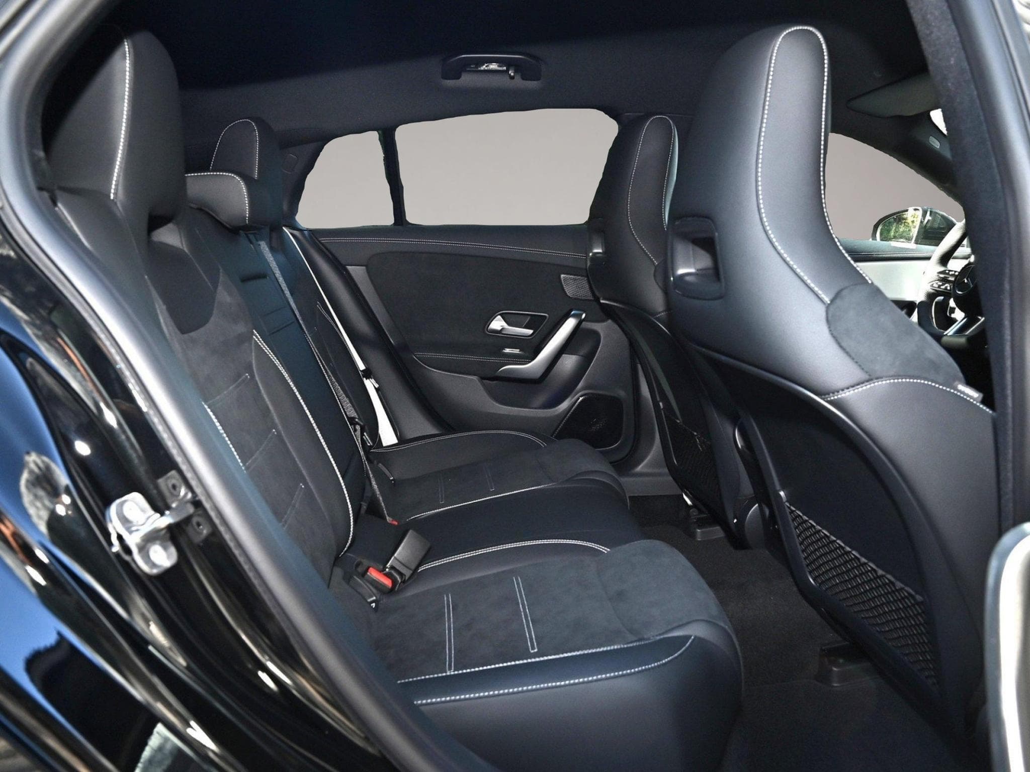 Mercedes GLA 200 (2025) - Photo 4