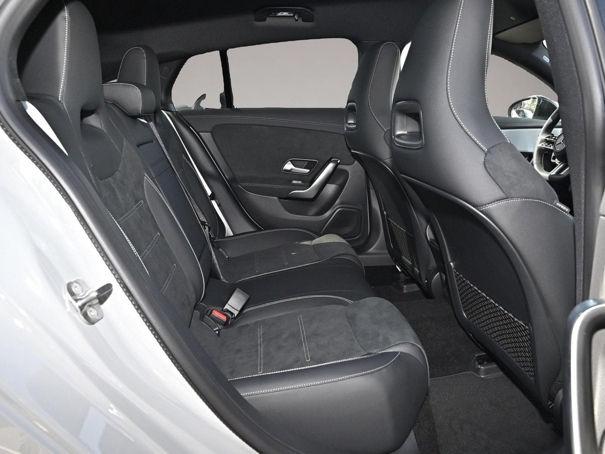 Mercedes GLA 200 (2025) - Photo 4