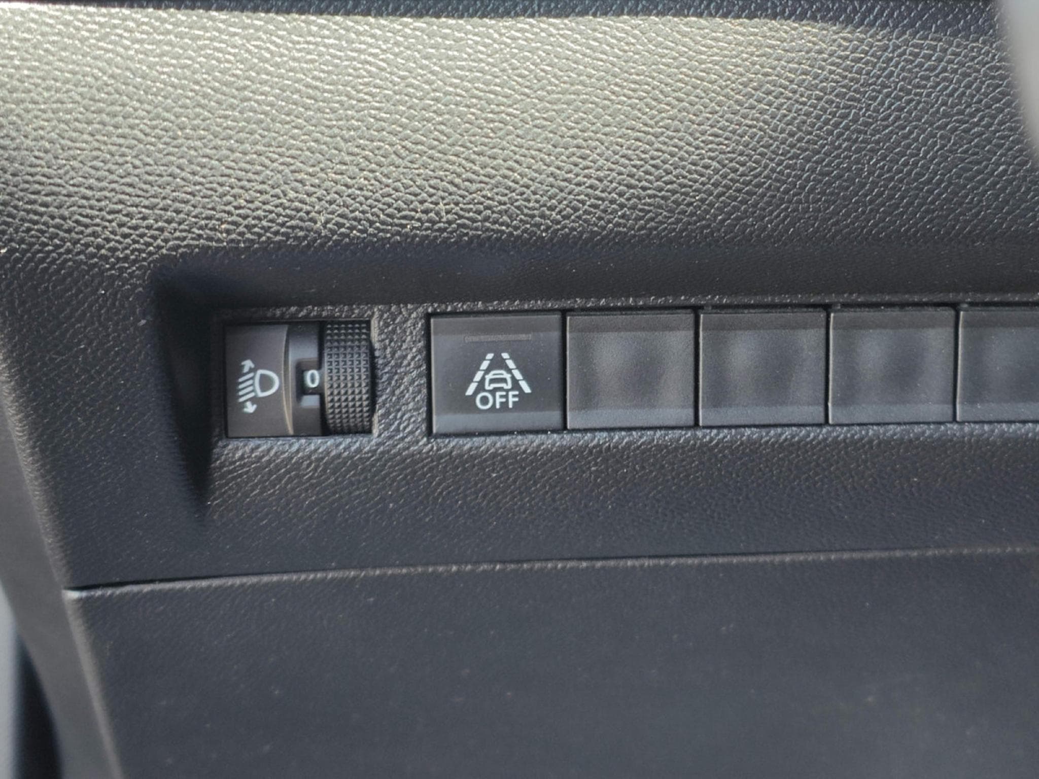 Peugeot 2008 1.2 PURETECH GPS CAMERA CARPLAY ATTELAGE (2020) - Photo 15