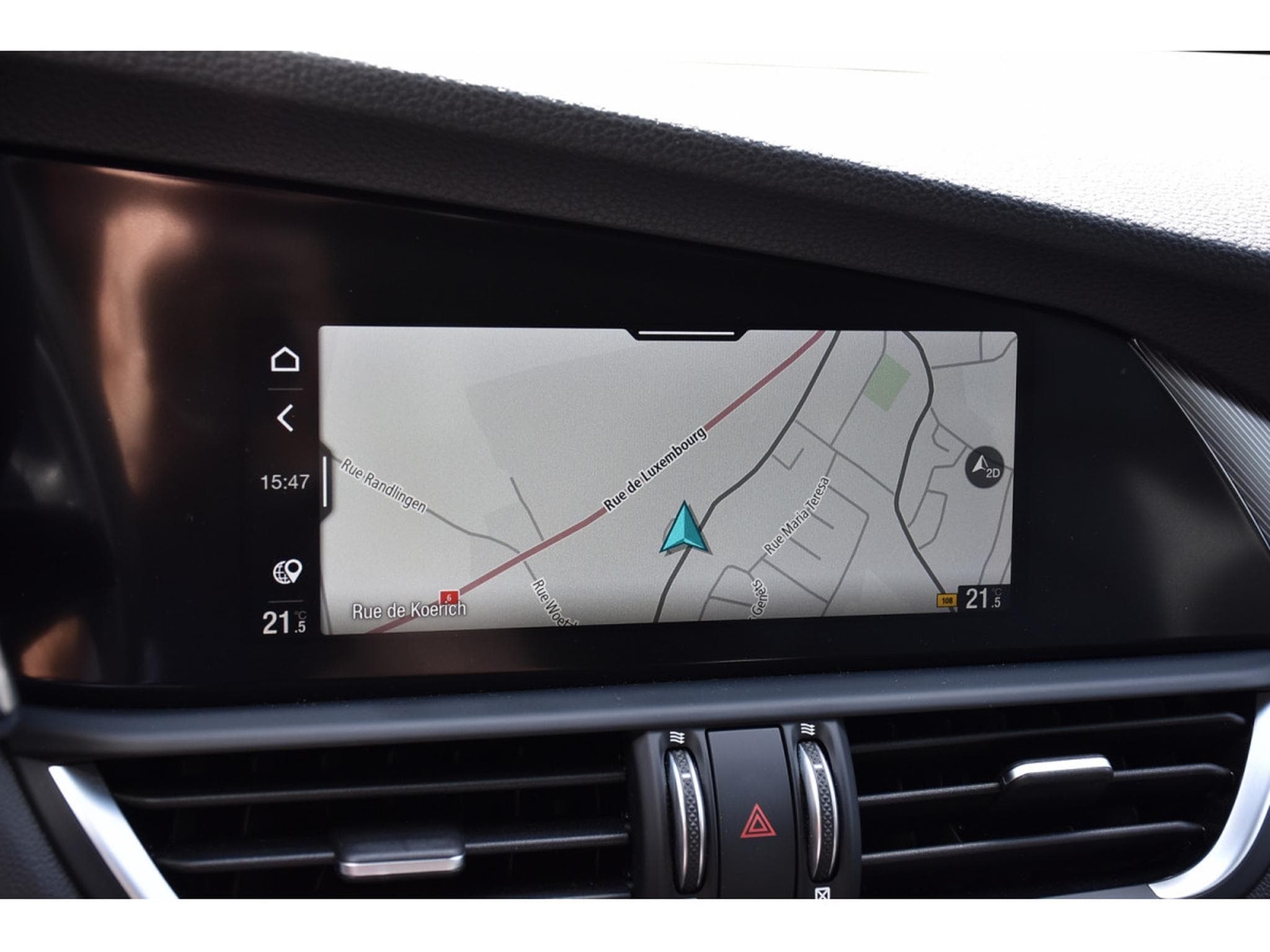 Alfa-Romeo Giulia 2.0 T Sprint ATX CUIR MEMO GPS ACC LANE SIDE CAM (2021) - Photo 10