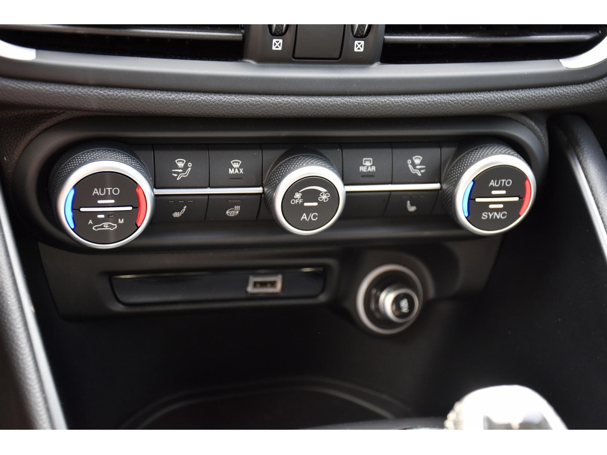 Alfa-Romeo Giulia 2.0 T Sprint ATX CUIR MEMO GPS ACC LANE SIDE CAM (2021) - Photo 19