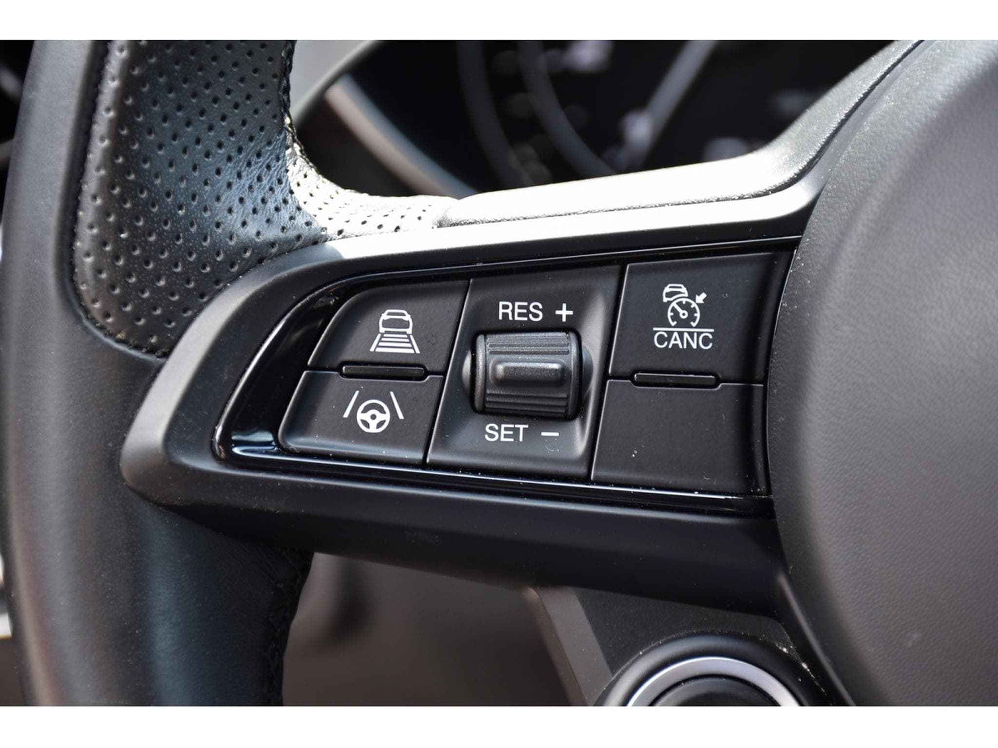 Alfa-Romeo Giulia 2.0 T Sprint ATX CUIR MEMO GPS ACC LANE SIDE CAM (2021) - Photo 21
