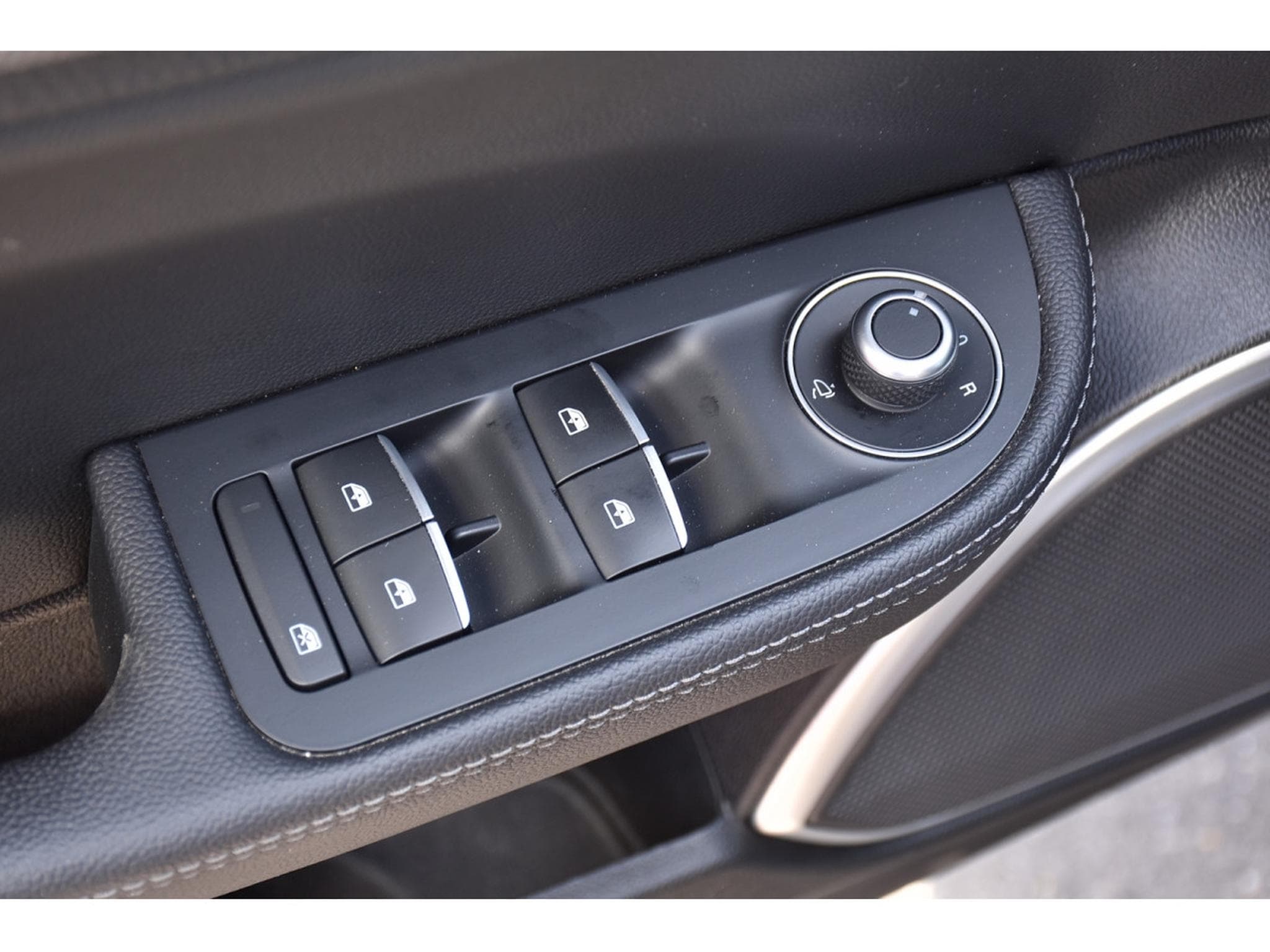 Alfa-Romeo Giulia 2.0 T Sprint ATX CUIR MEMO GPS ACC LANE SIDE CAM (2021) - Photo 23
