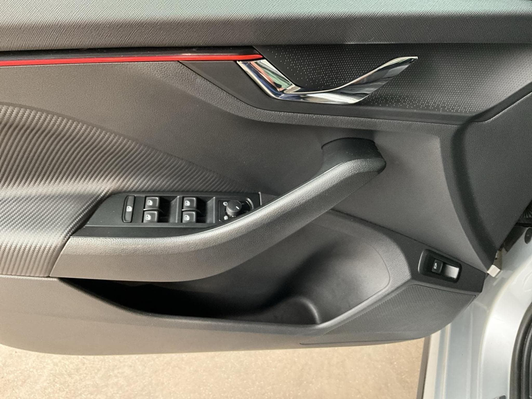 Skoda Kamiq Monte-Carlo+DSG+AHK+LED+Navi (2025) - Foto 14