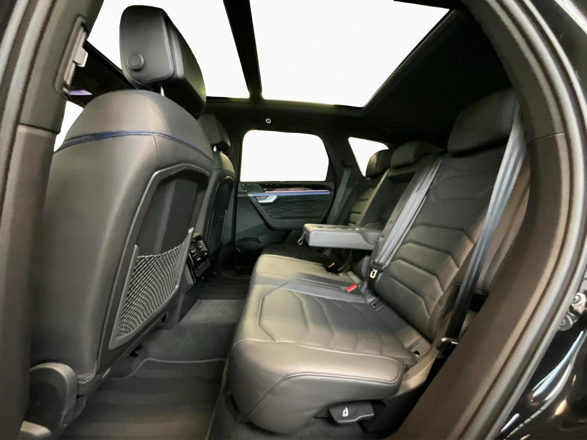 VW Touareg R+V6+4Motion+IQ-Drive+AHK+Luft.+Head.Up (2023) - Foto 16
