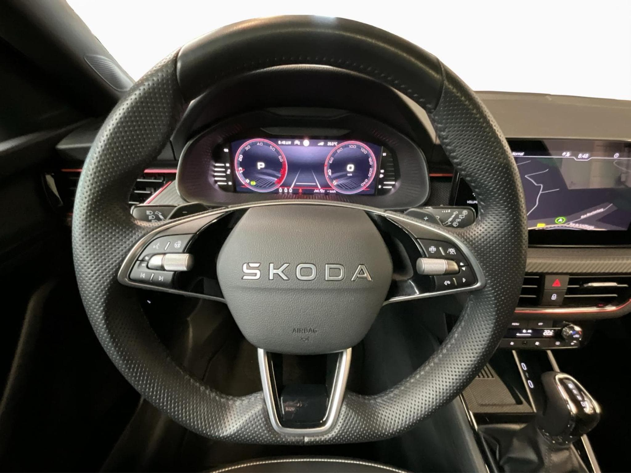Skoda Kamiq Monte-Carlo+DSG+LED+P.Assisted+P.Park&Go (2025) - Foto 10