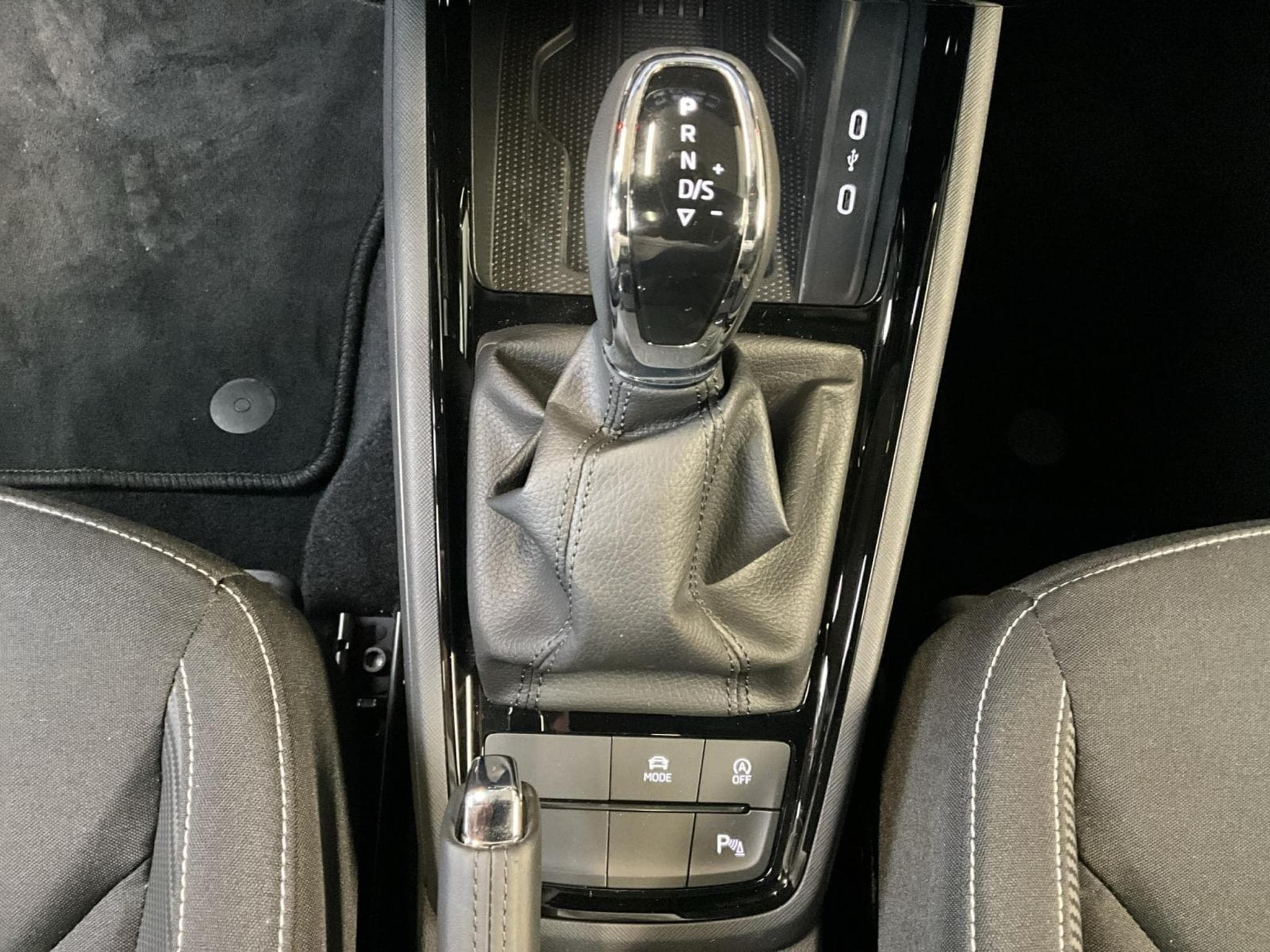 Skoda Kamiq Monte-Carlo+DSG+Led+P.Assisted+P.Park&Go (2025) - Foto 14