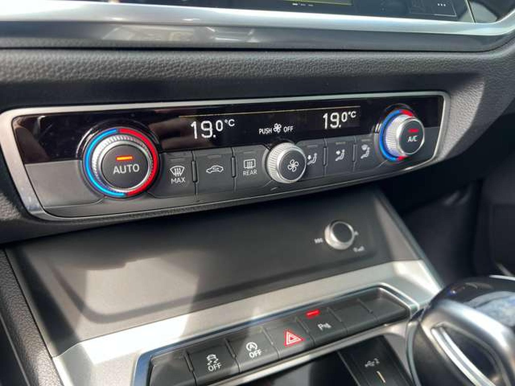 Audi Q3 2.0D 150 CV S-TRONIC (2021) - Photo 10