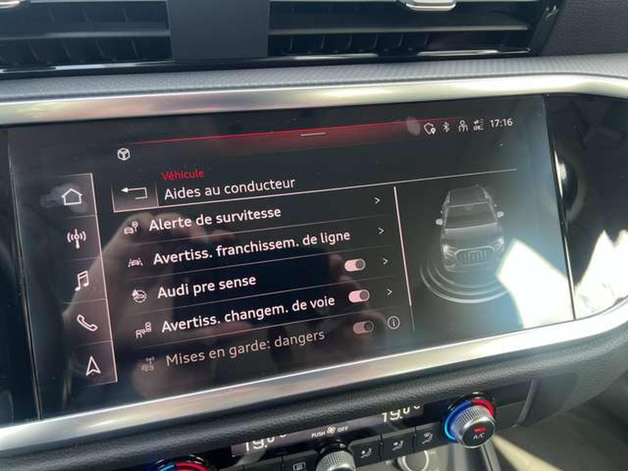 Audi Q3 2.0D 150 CV S-TRONIC (2021) - Photo 14
