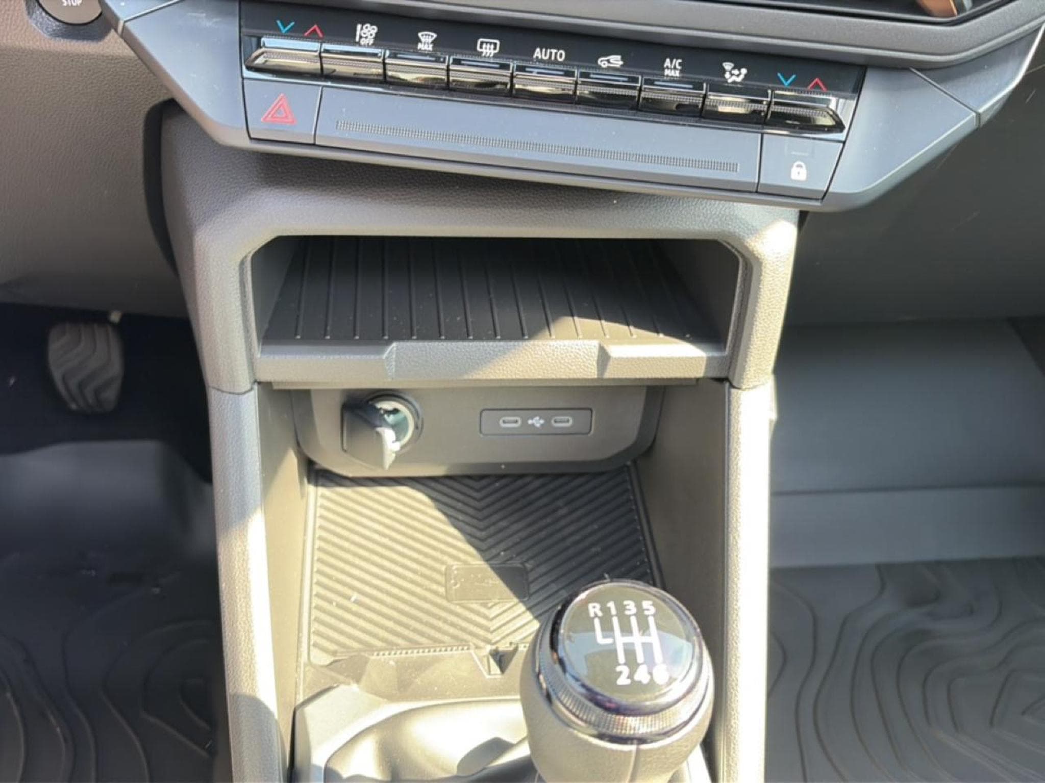 Dacia BIGSTER 1.2 MILD HYBRID 140 EXTREME (2026) - Photo 19