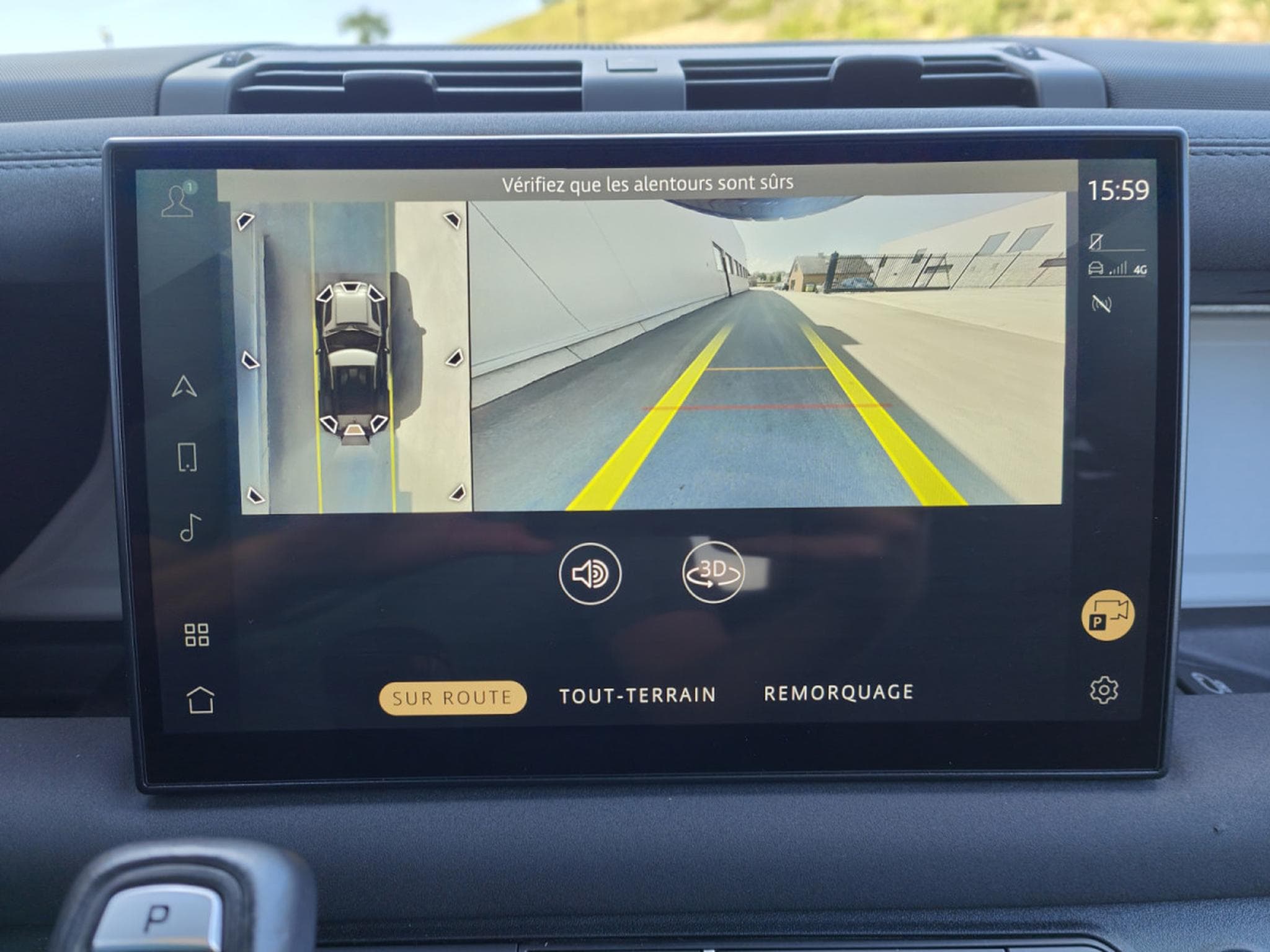 Land-Rover Defender 90 D250 TOIT OUVRANT CARPLAY CAMERA 360 CUIR (2022) - Photo 18