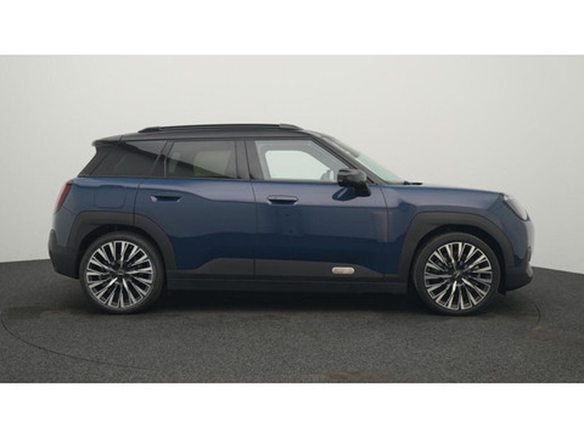 Mini Aceman (2025) - Photo 8