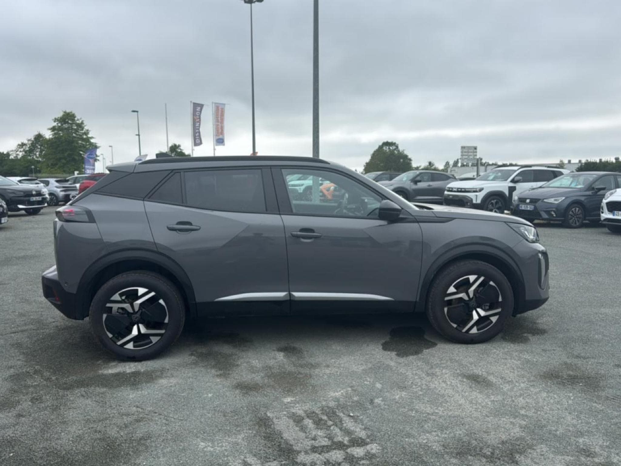 Peugeot 2008 1.2 100 ALLURE (2025) - Photo 4