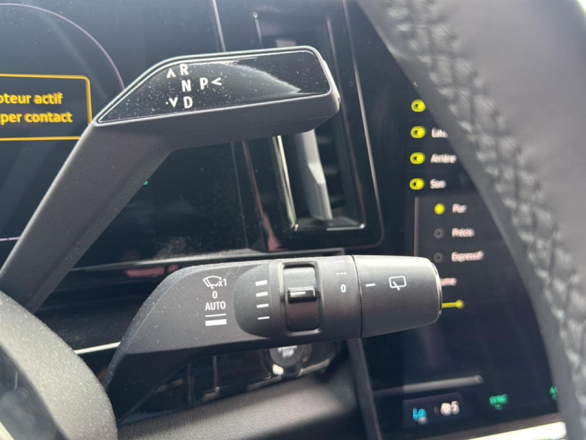 Renault AUSTRAL 1.2 E-TECH FULL HYBRID 200 TECHNO (2024) - Photo 19