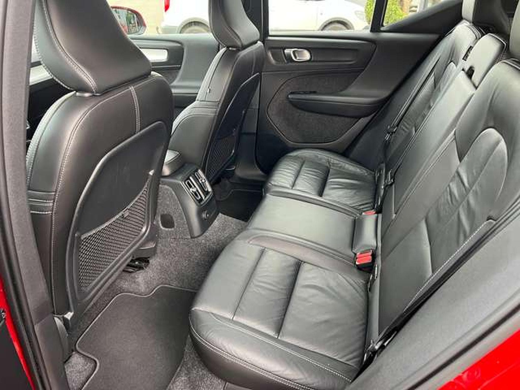 Volvo XC40 1.5 HYBRIDE ESSENCE 211 CV (2022) - Foto 14